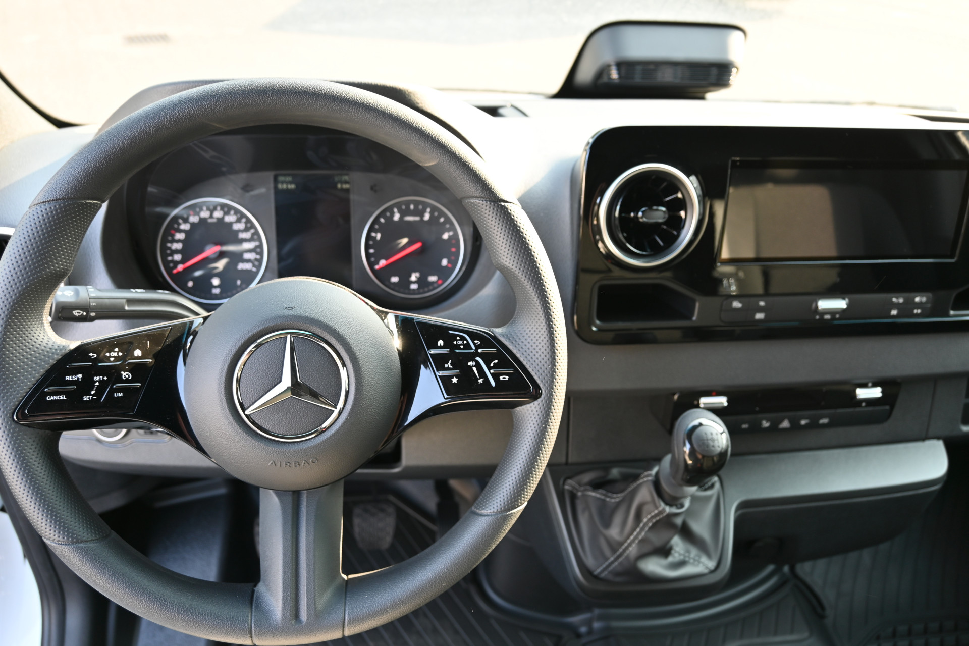 Mercedes-Benz Sprinter 11