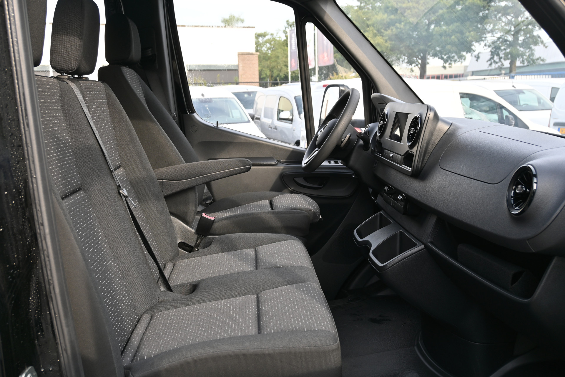 Mercedes-Benz Sprinter 11