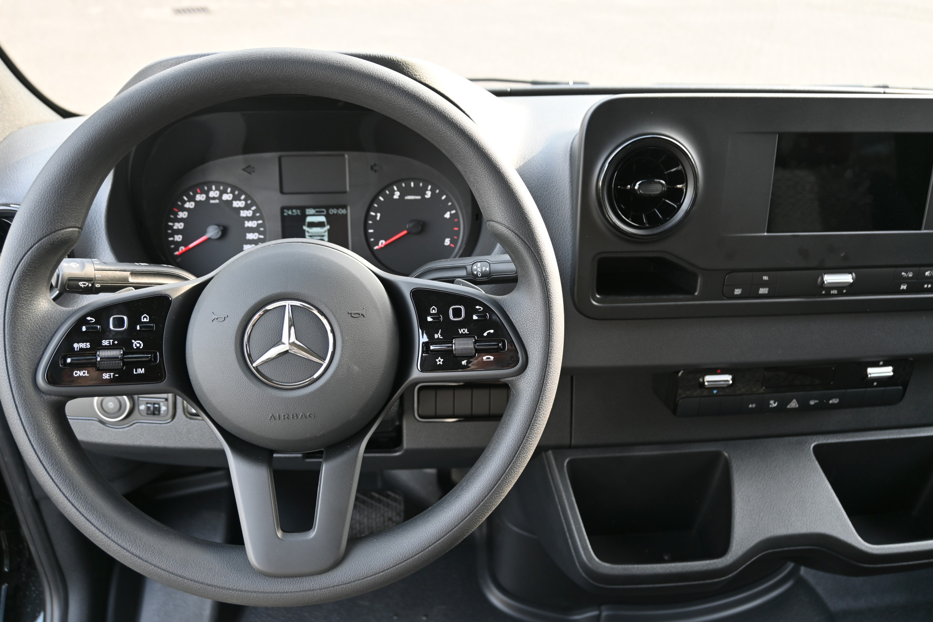 Mercedes-Benz Sprinter 16