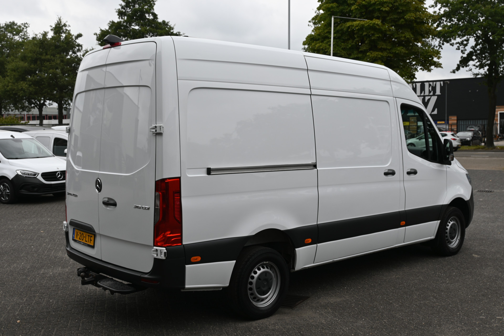 Mercedes-Benz Sprinter 2