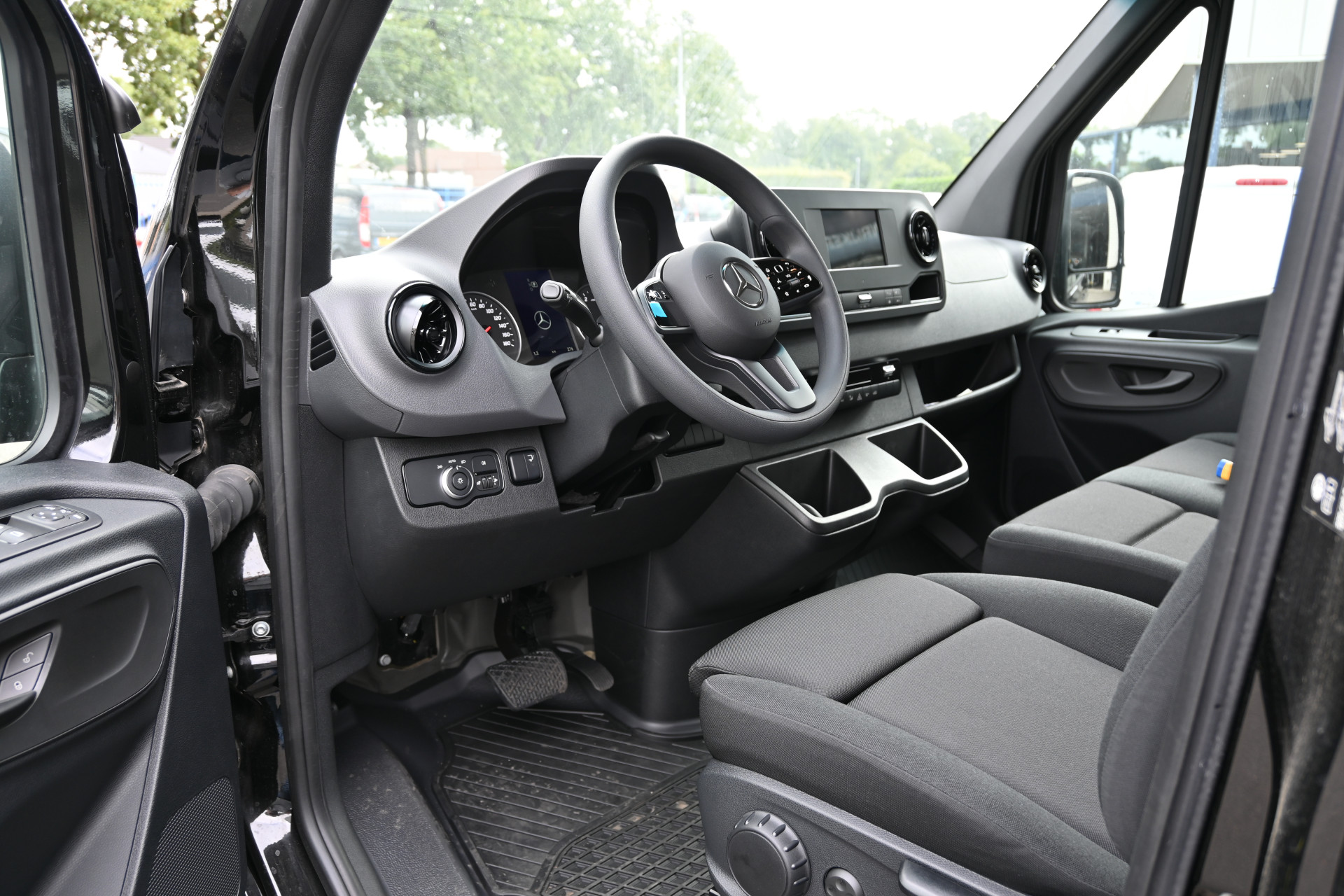 Mercedes-Benz Sprinter 12