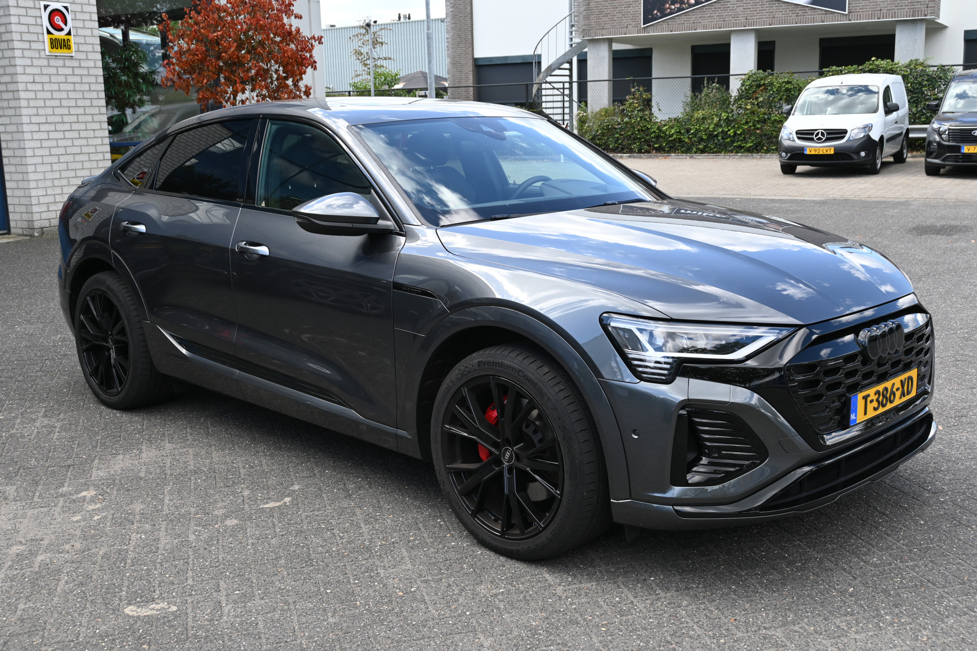 Audi Q8 Sportback e-tron 1