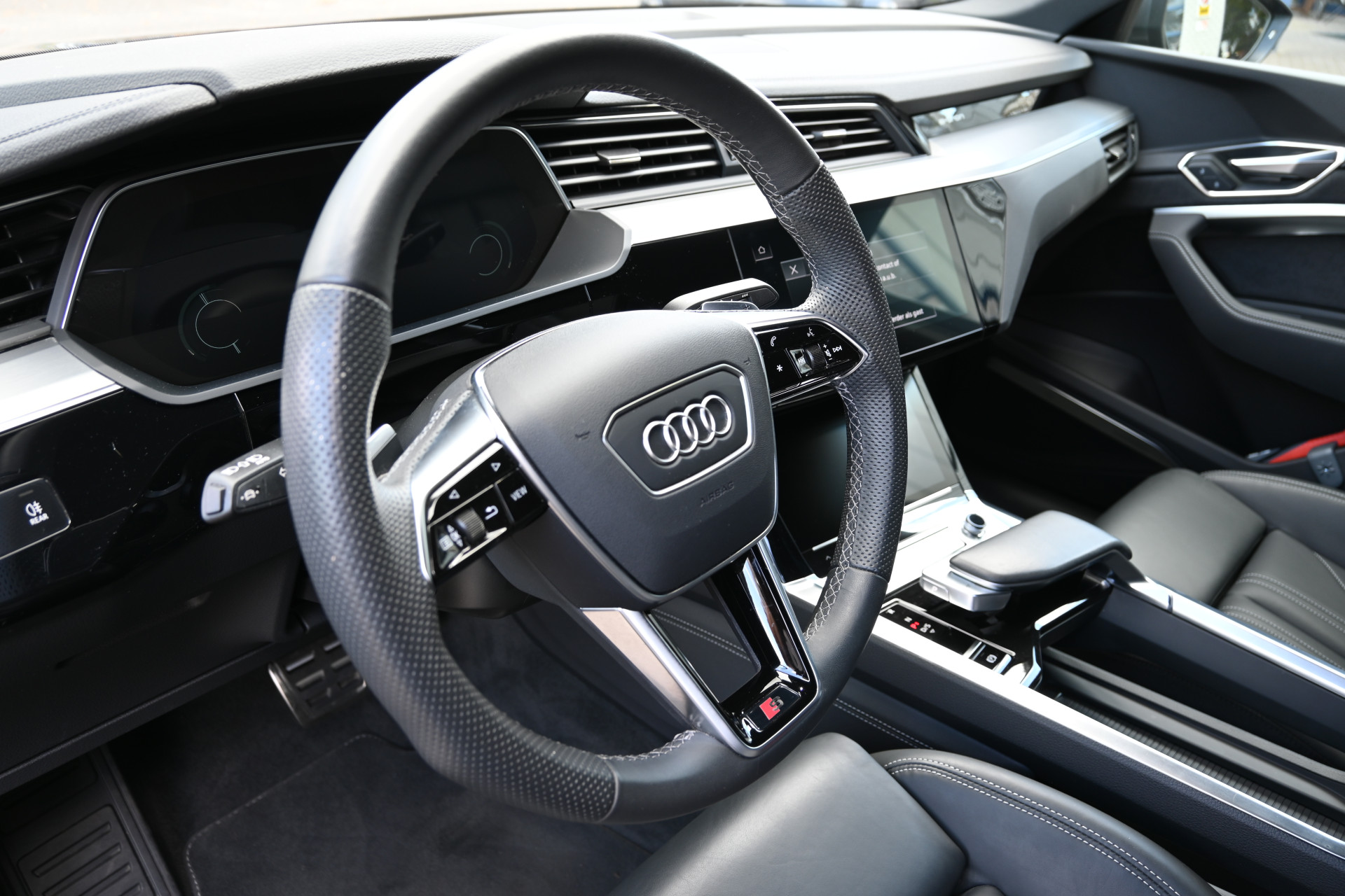 Audi Q8 Sportback e-tron 10