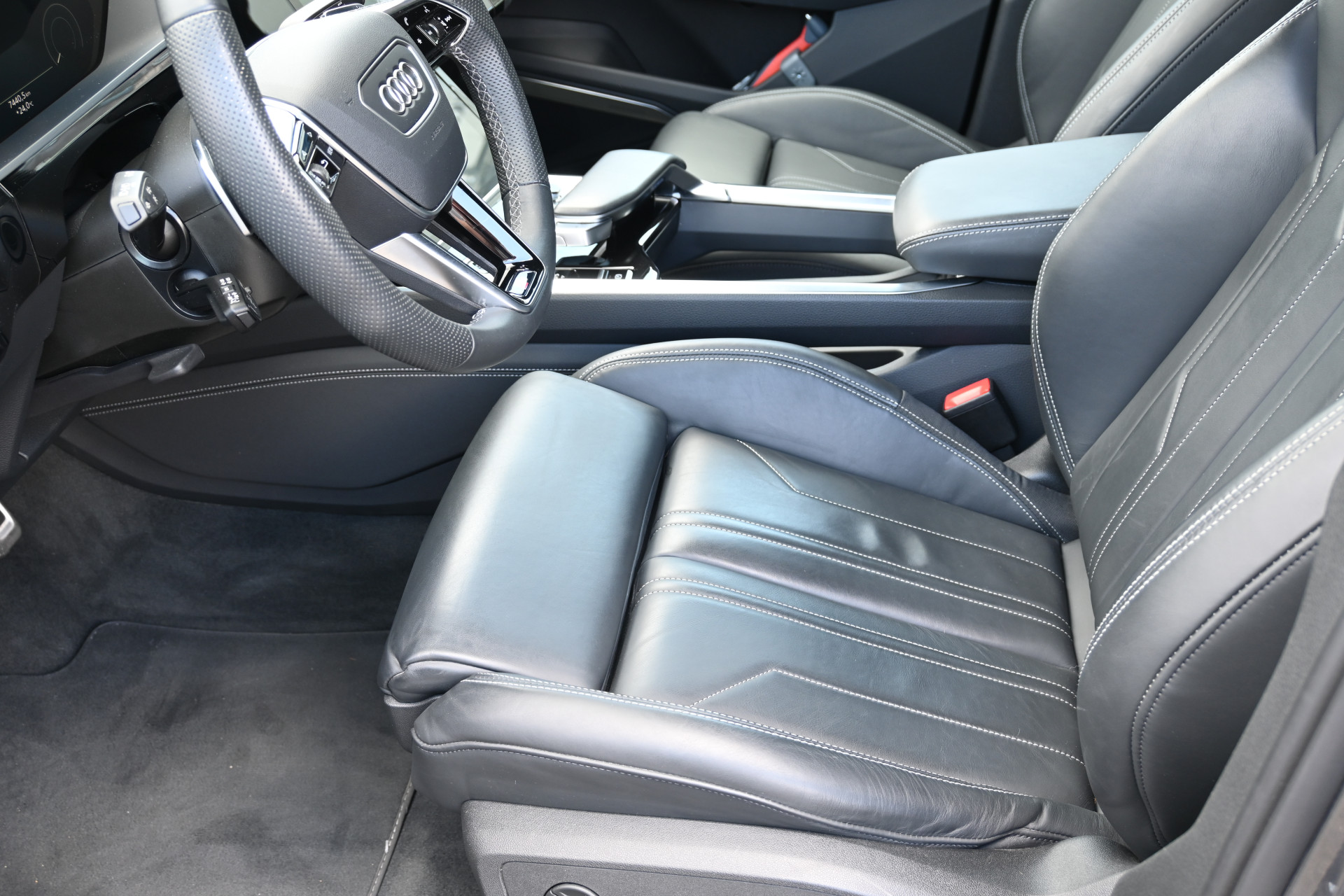 Audi Q8 Sportback e-tron 7