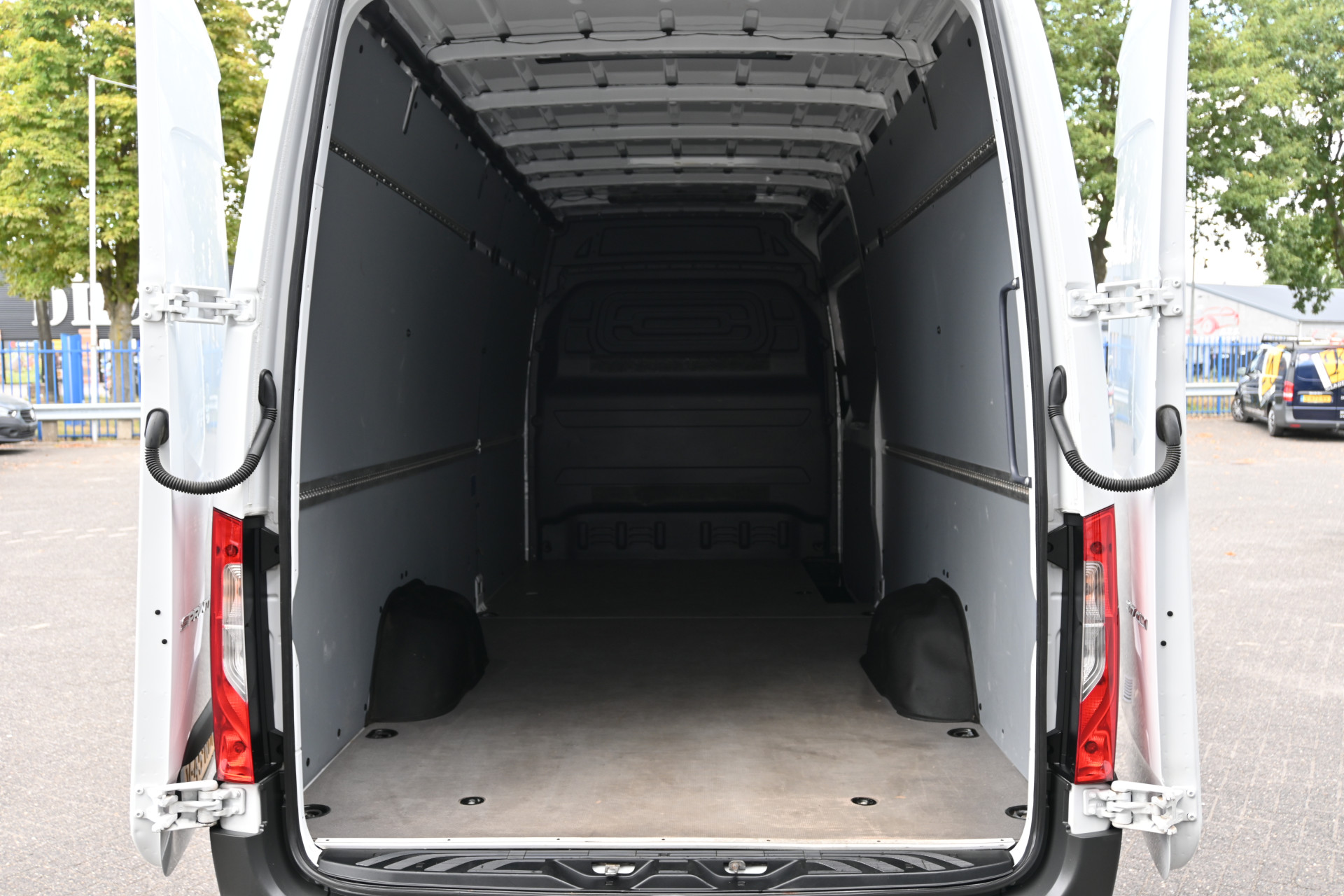 Mercedes-Benz Sprinter 11