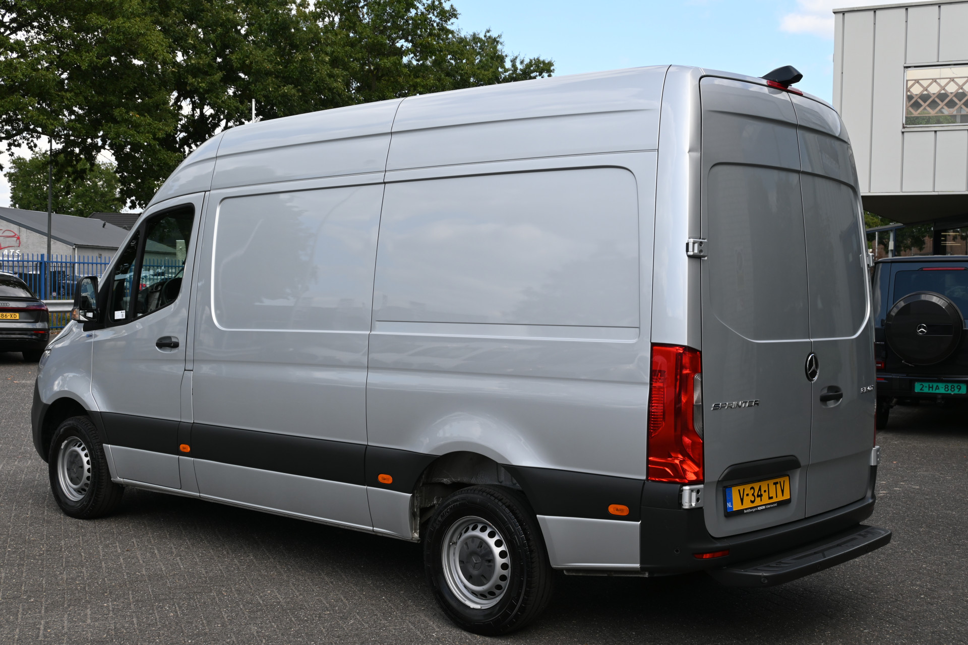 Mercedes-Benz Sprinter 10