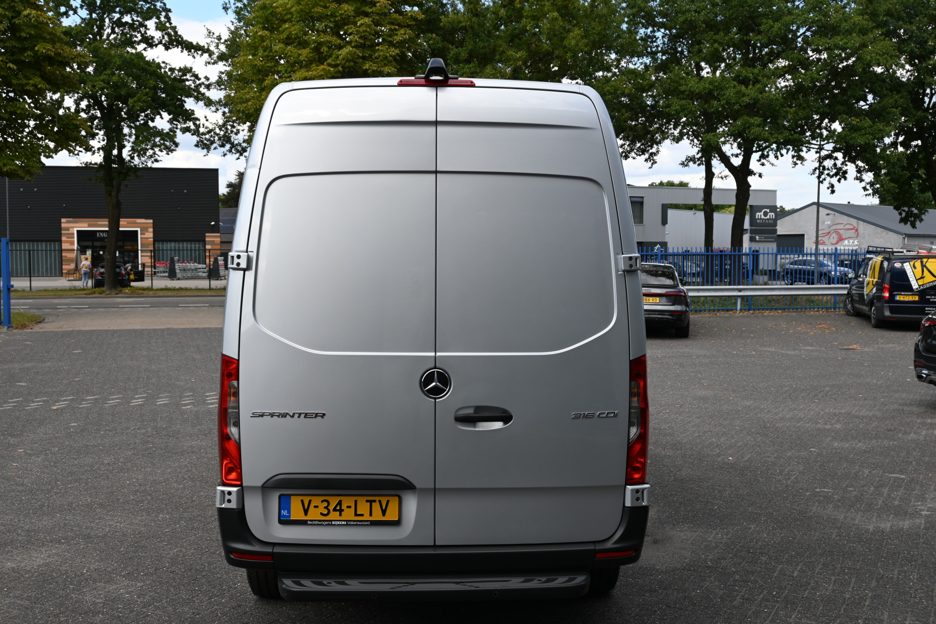 Mercedes-Benz Sprinter 11