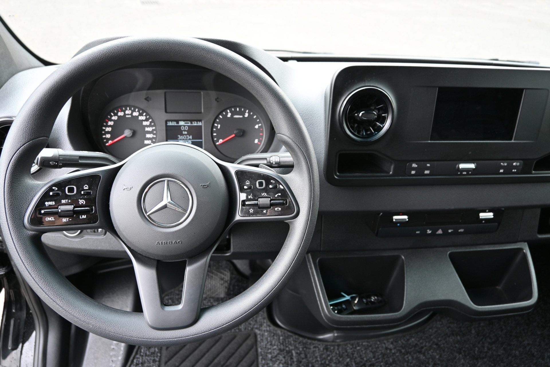 Mercedes-Benz Sprinter 14