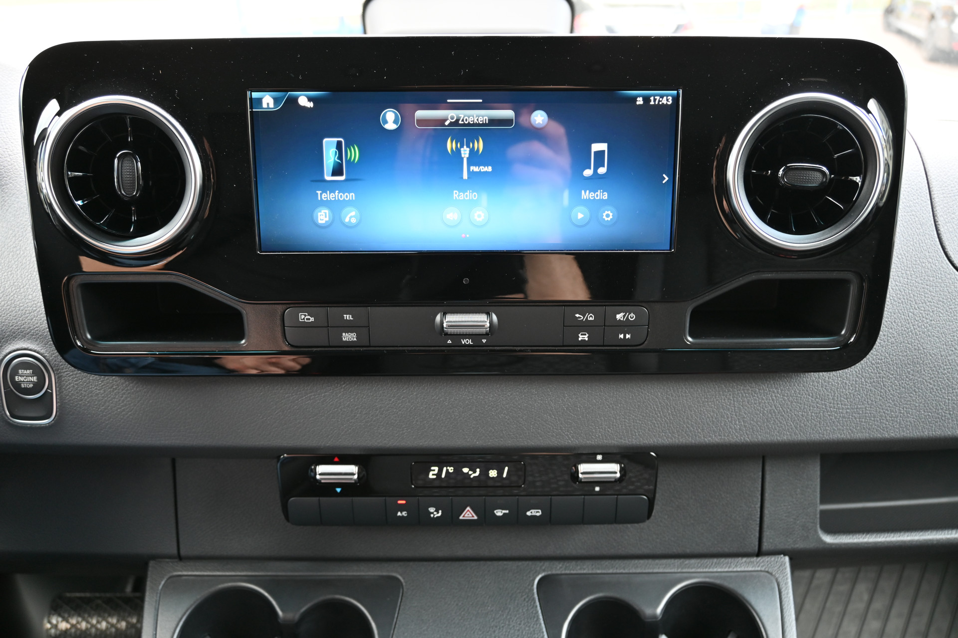 Mercedes-Benz Sprinter 4