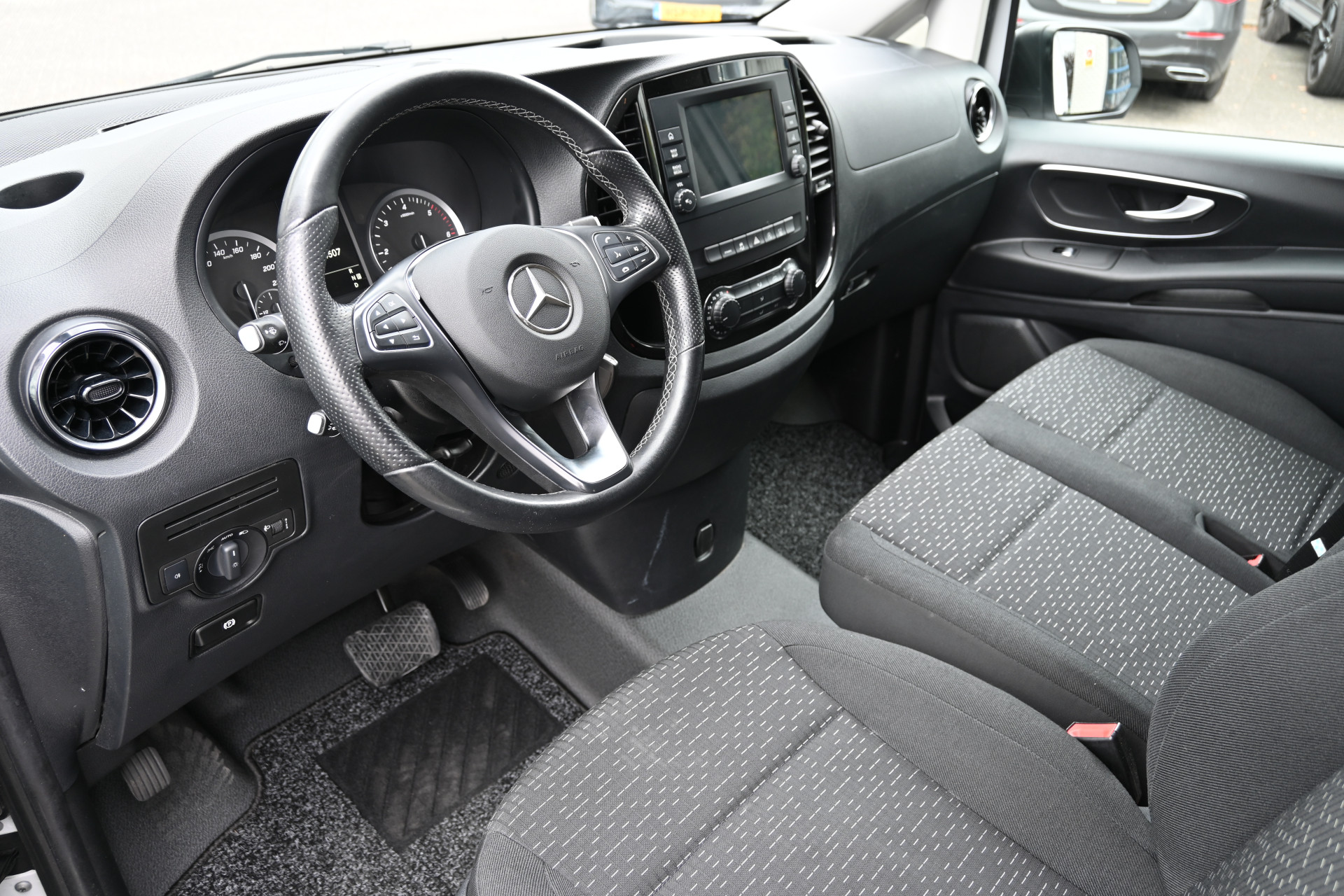 Mercedes-Benz Vito 4