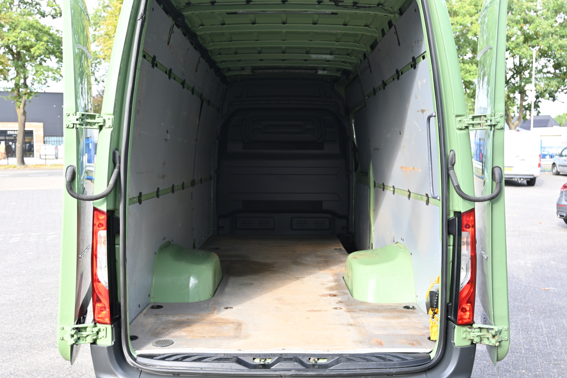 Mercedes-Benz Sprinter 11