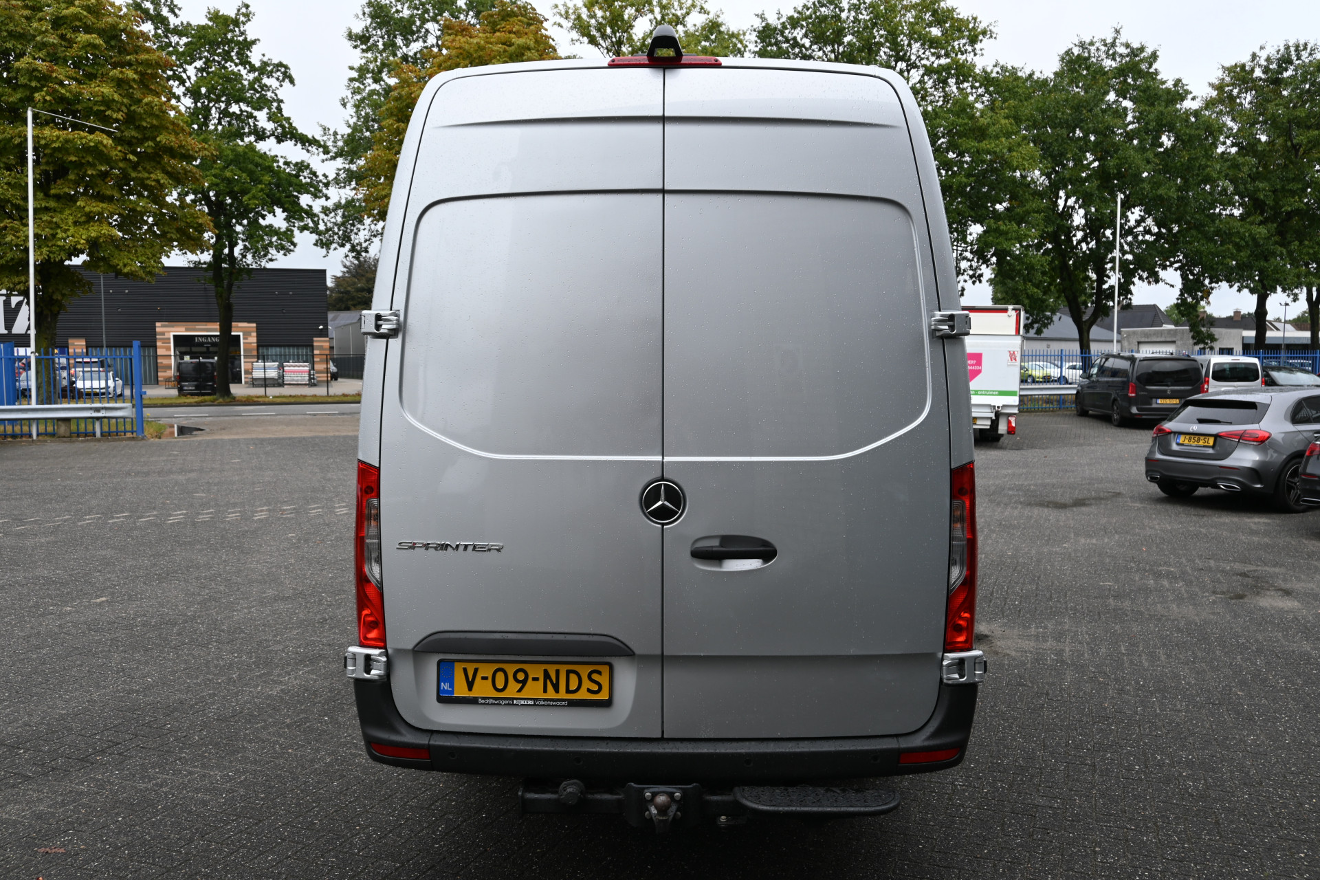 Mercedes-Benz Sprinter 11