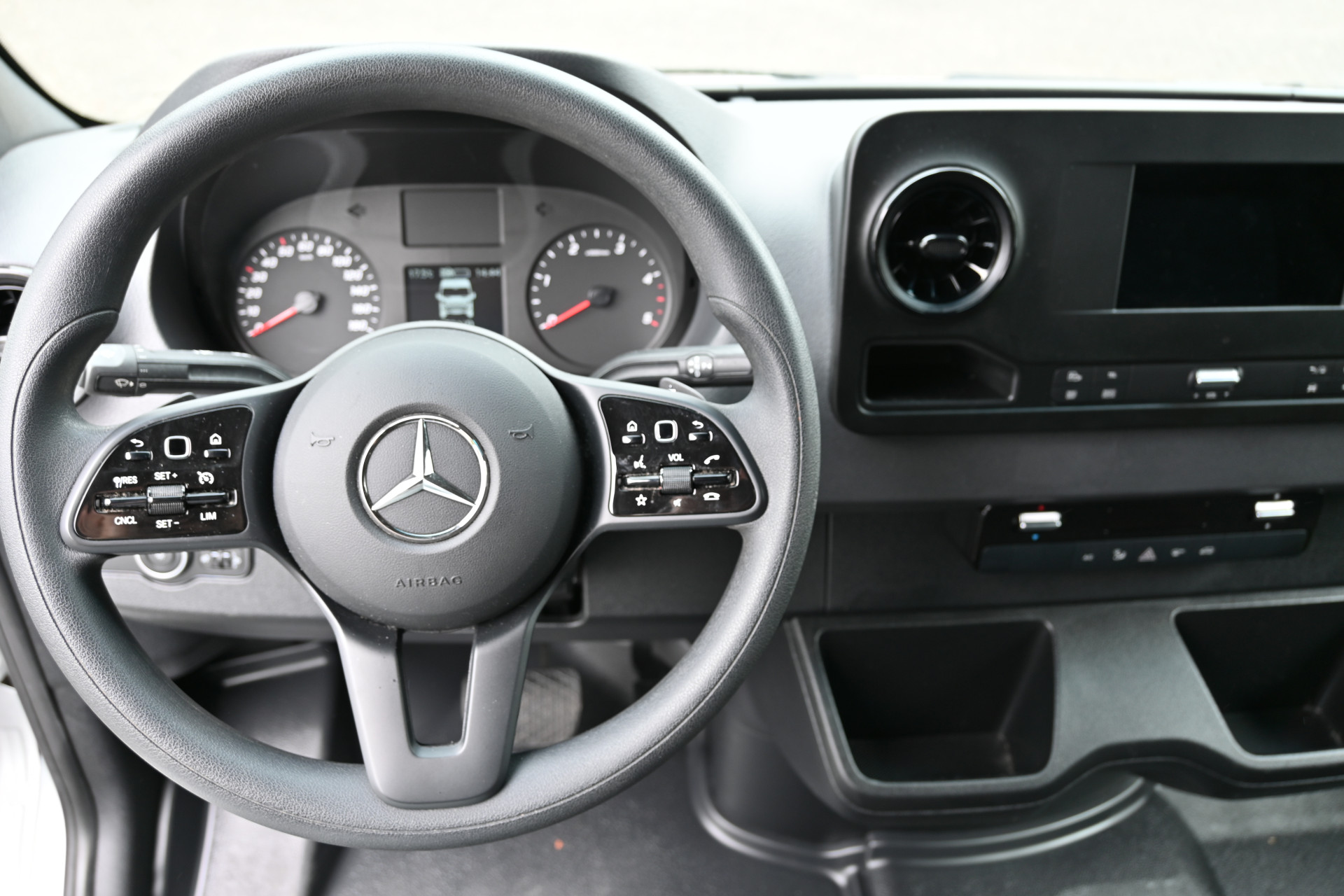 Mercedes-Benz Sprinter 14