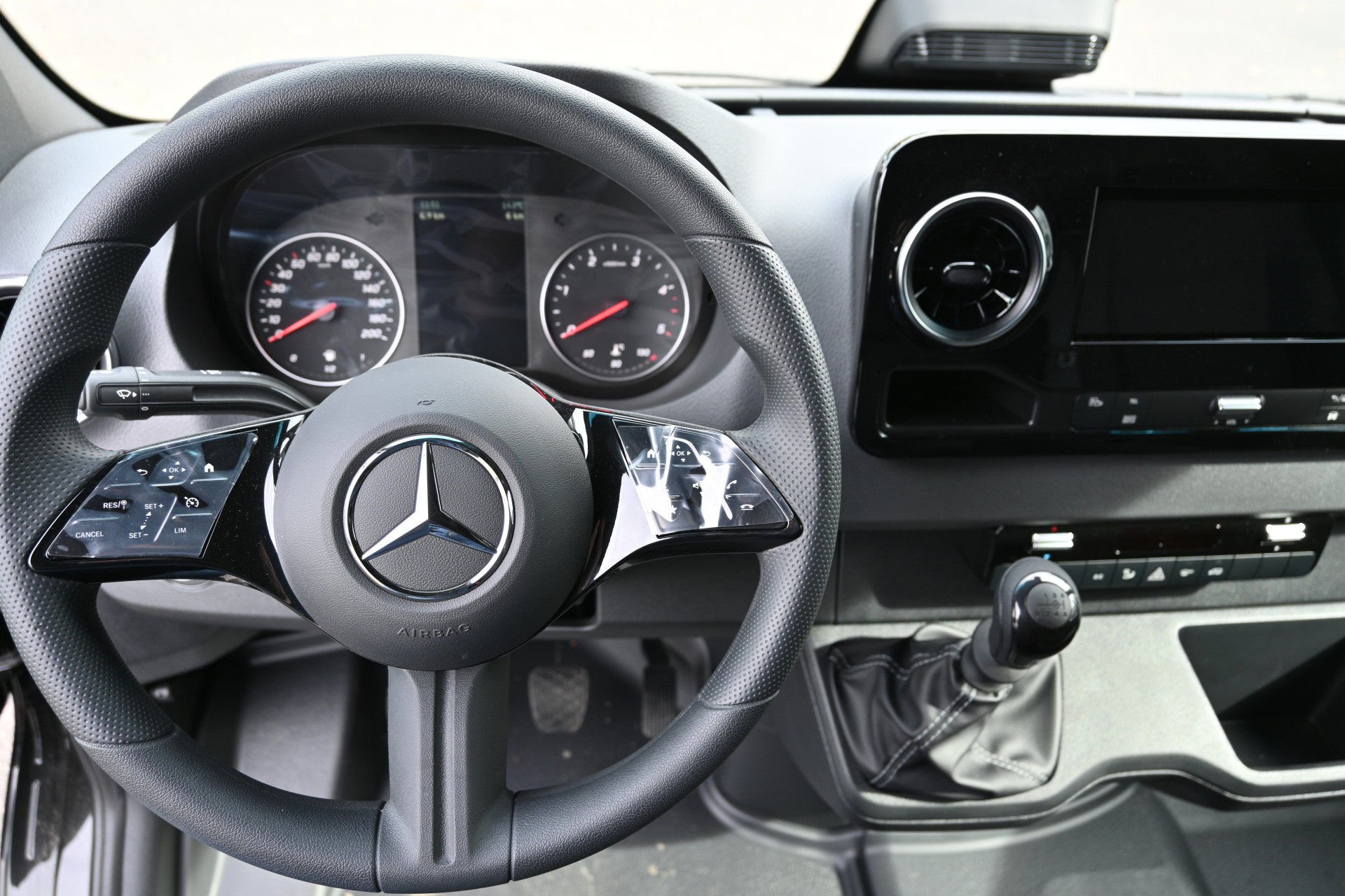 Mercedes-Benz Sprinter 11