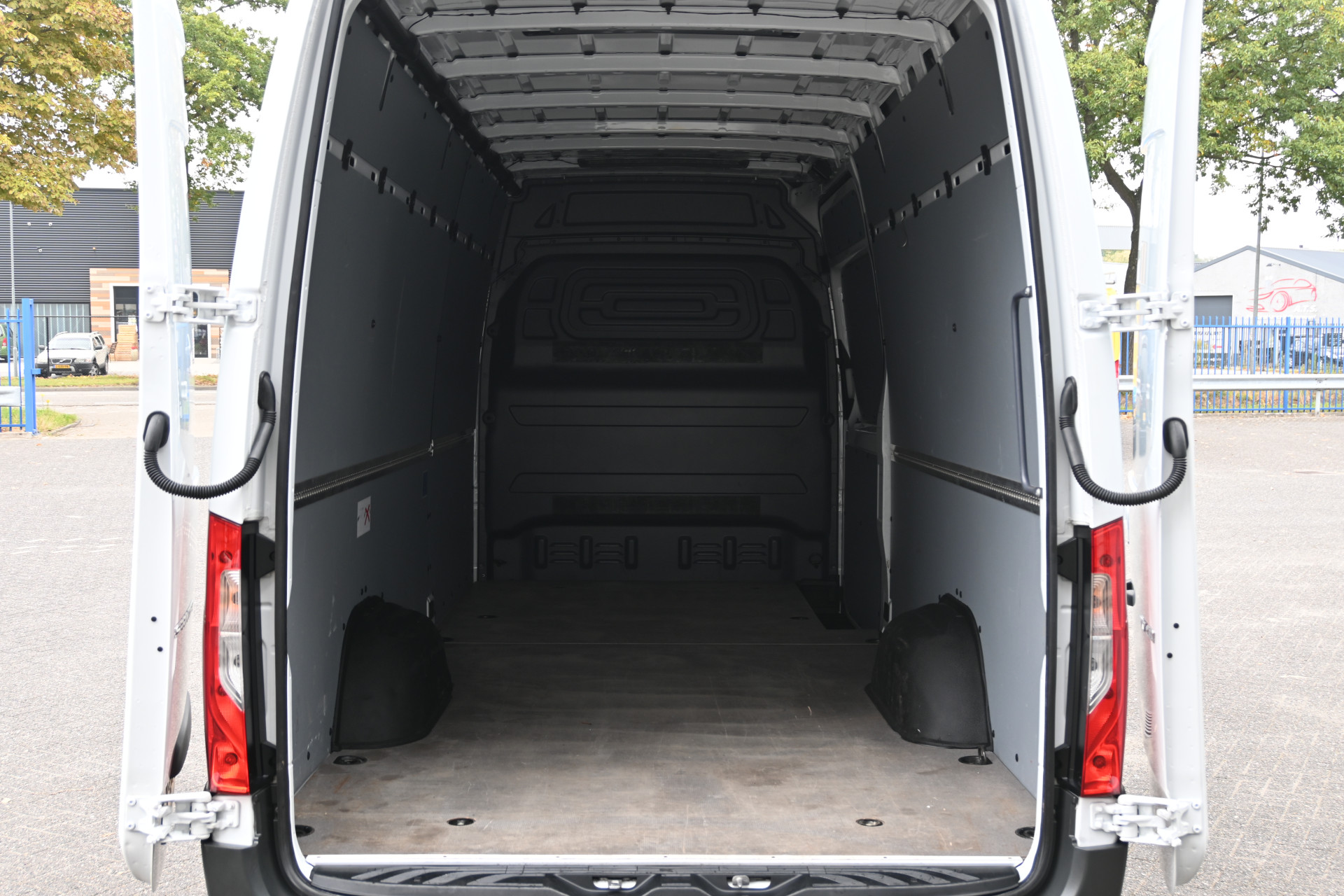 Mercedes-Benz Sprinter 11