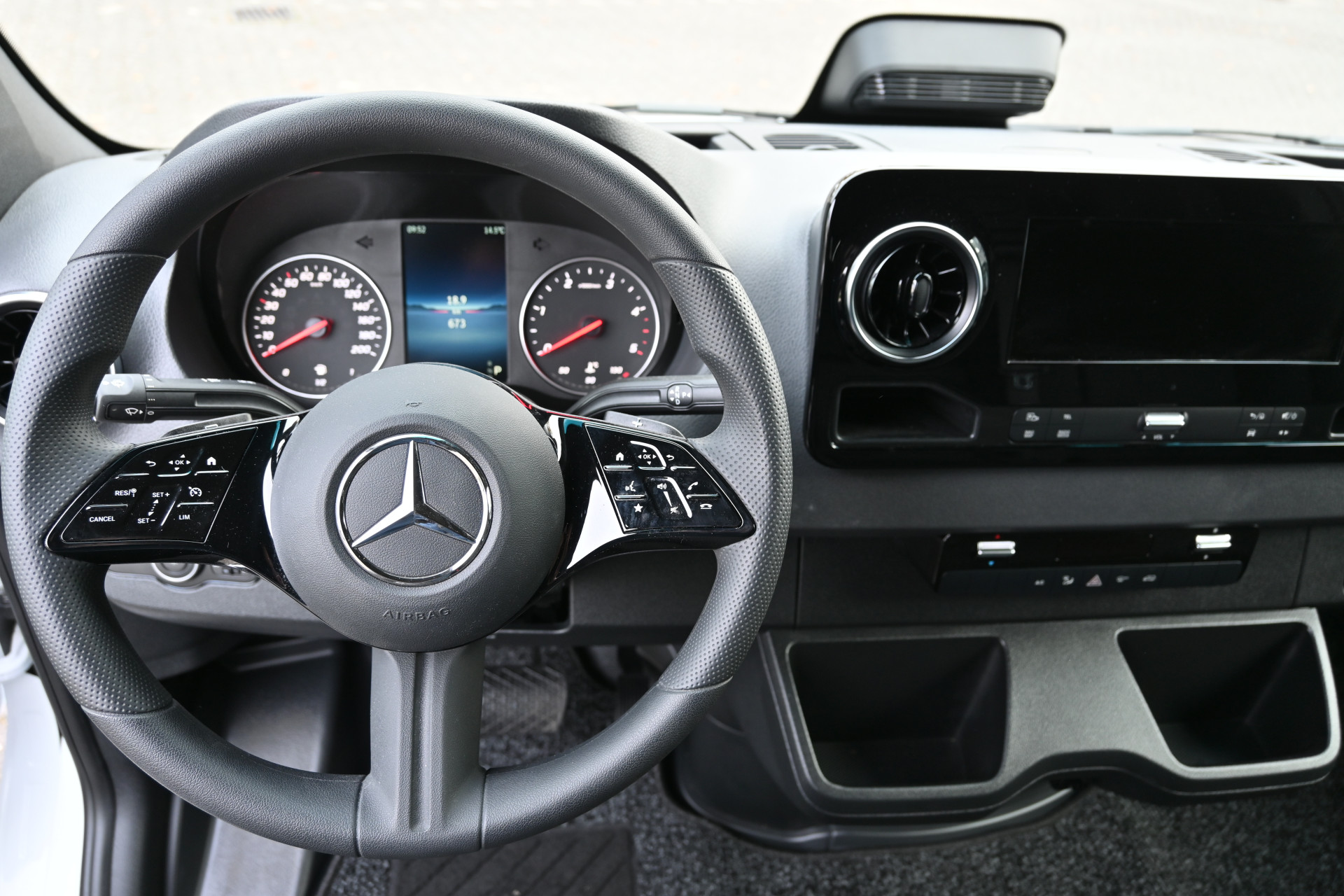 Mercedes-Benz Sprinter 13