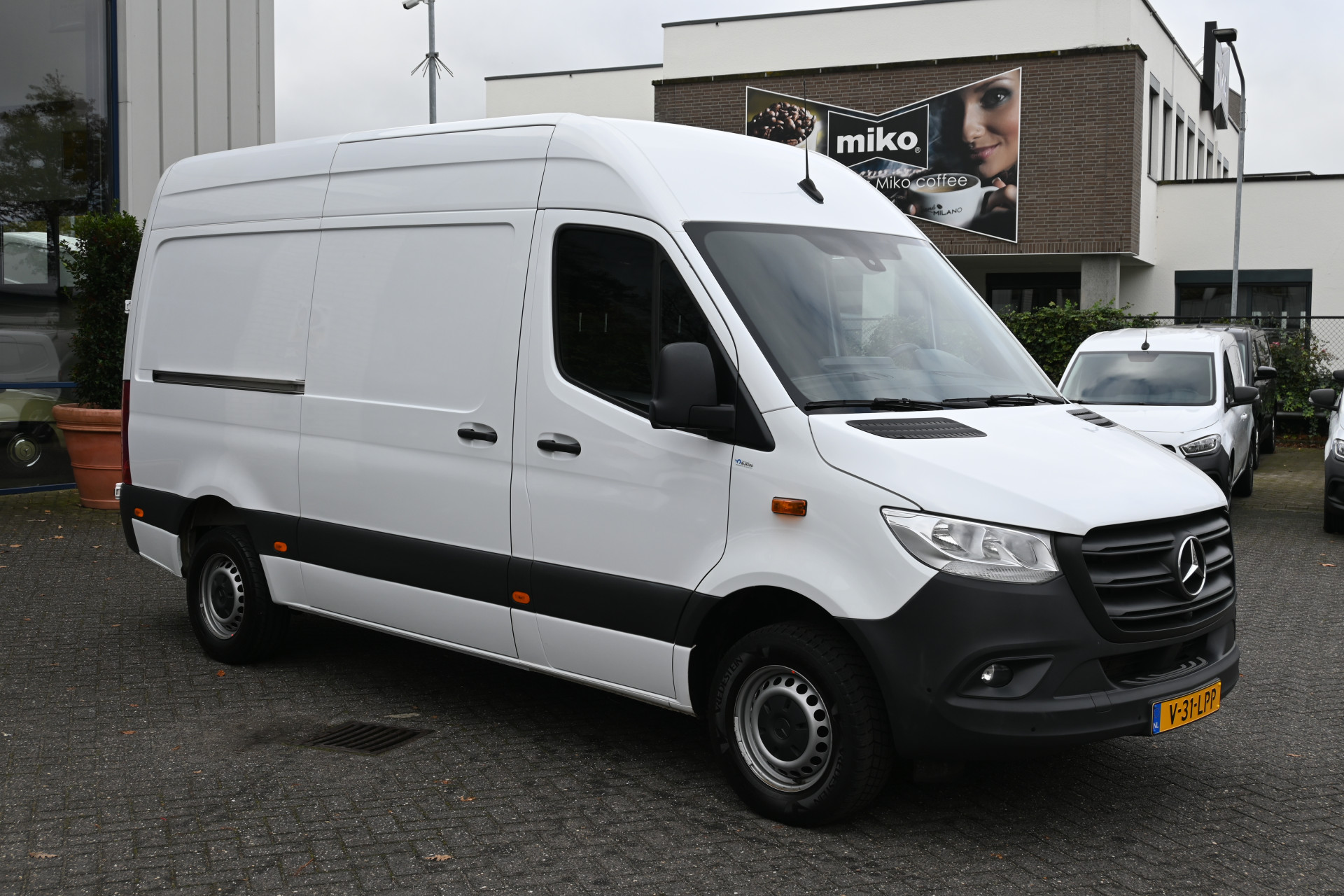 Mercedes-Benz Sprinter 9
