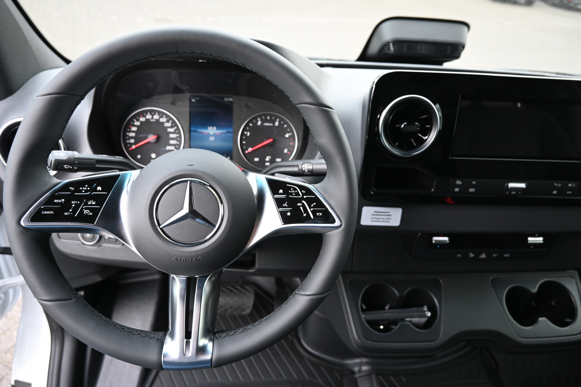 Mercedes-Benz Sprinter 16