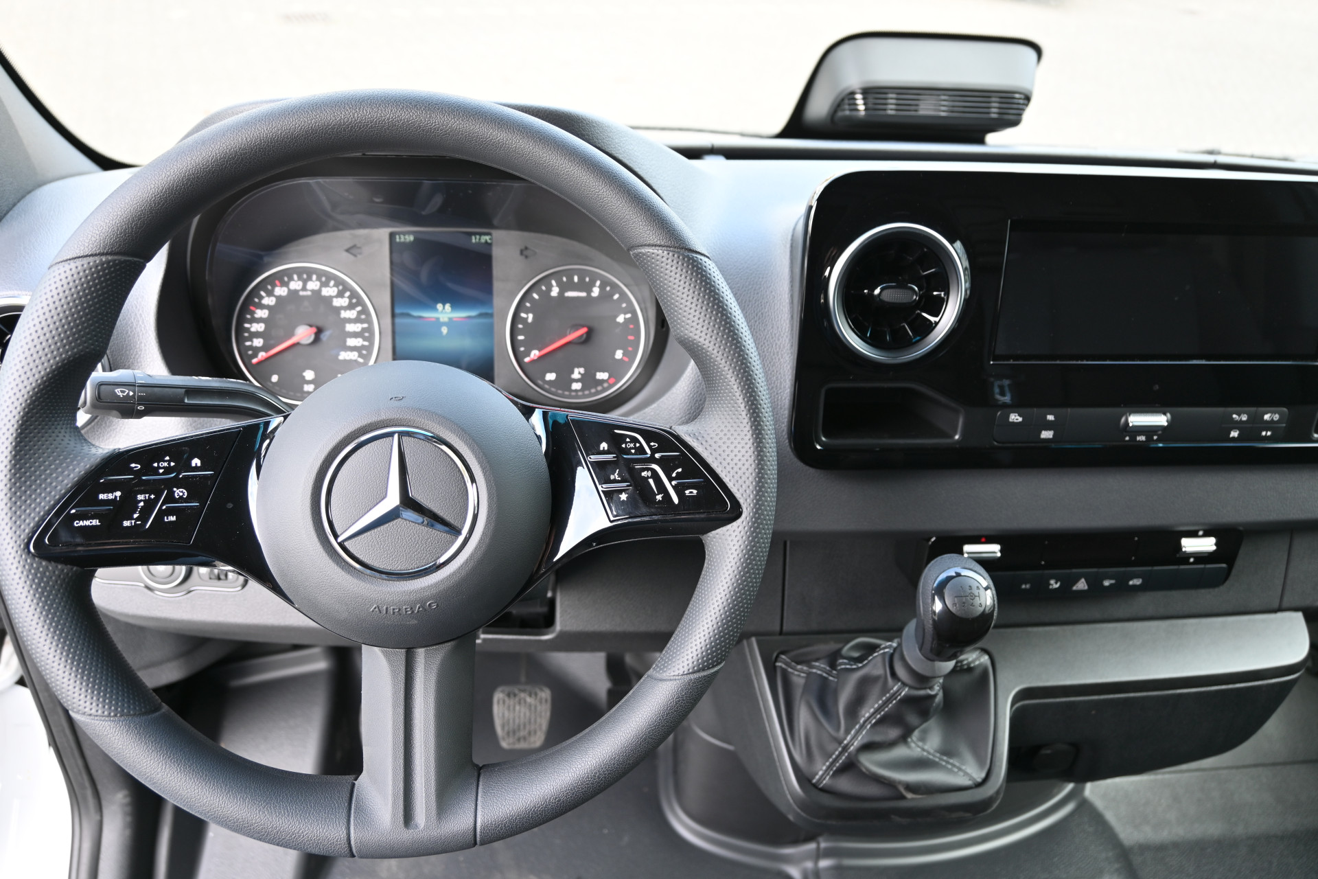 Mercedes-Benz Sprinter 11