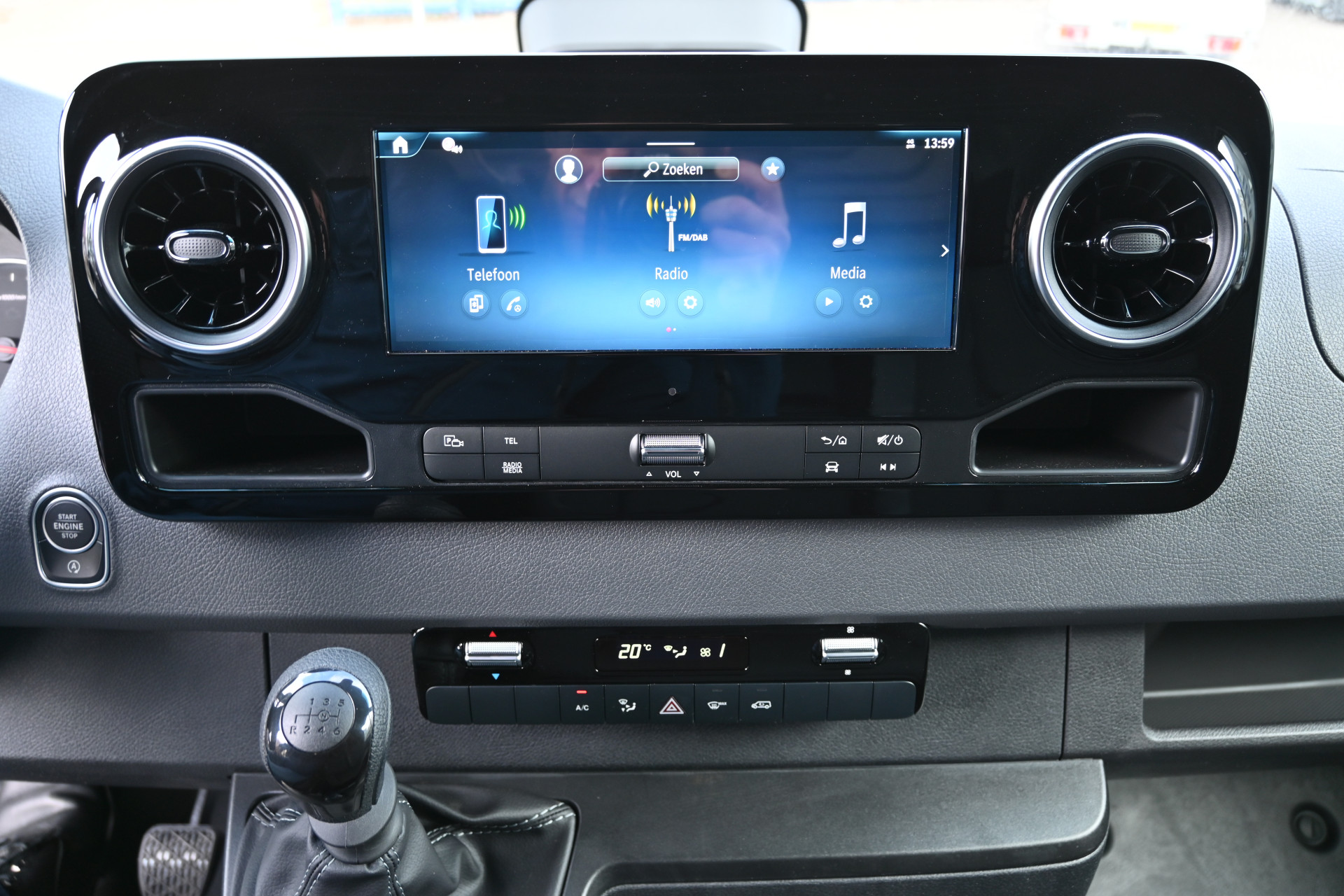 Mercedes-Benz Sprinter 4