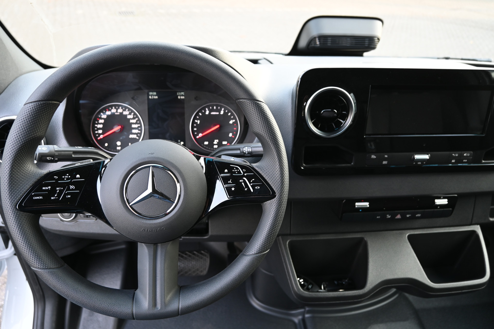 Mercedes-Benz Sprinter 11