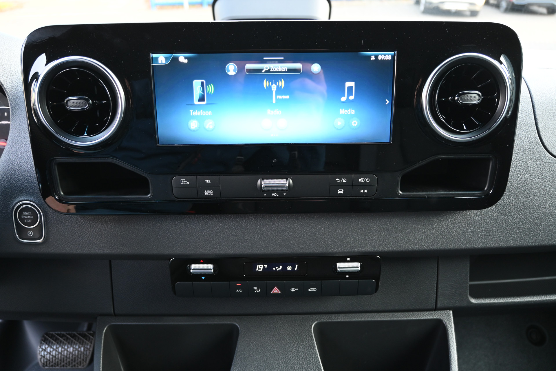 Mercedes-Benz Sprinter 4