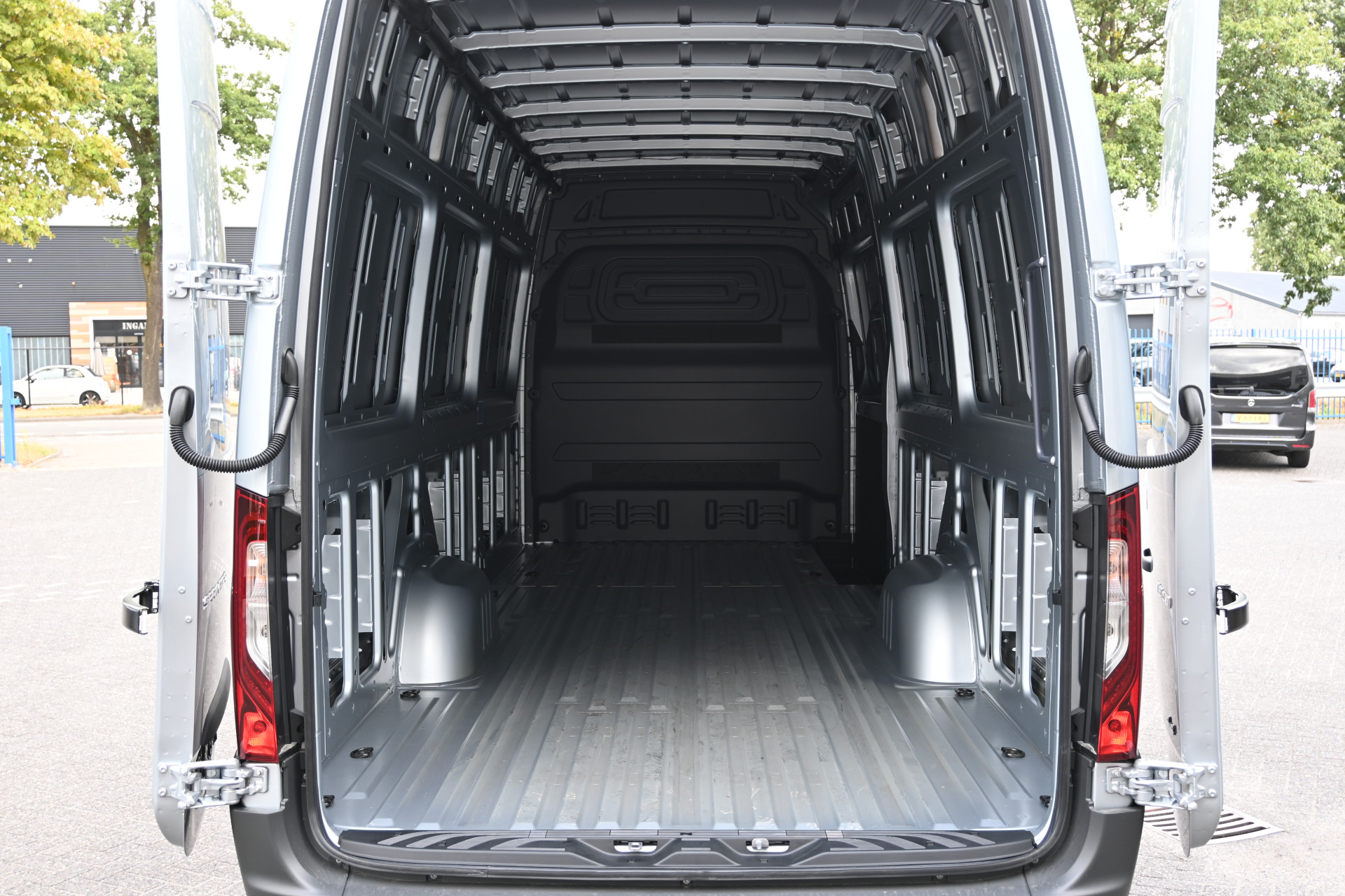 Mercedes-Benz Sprinter 13