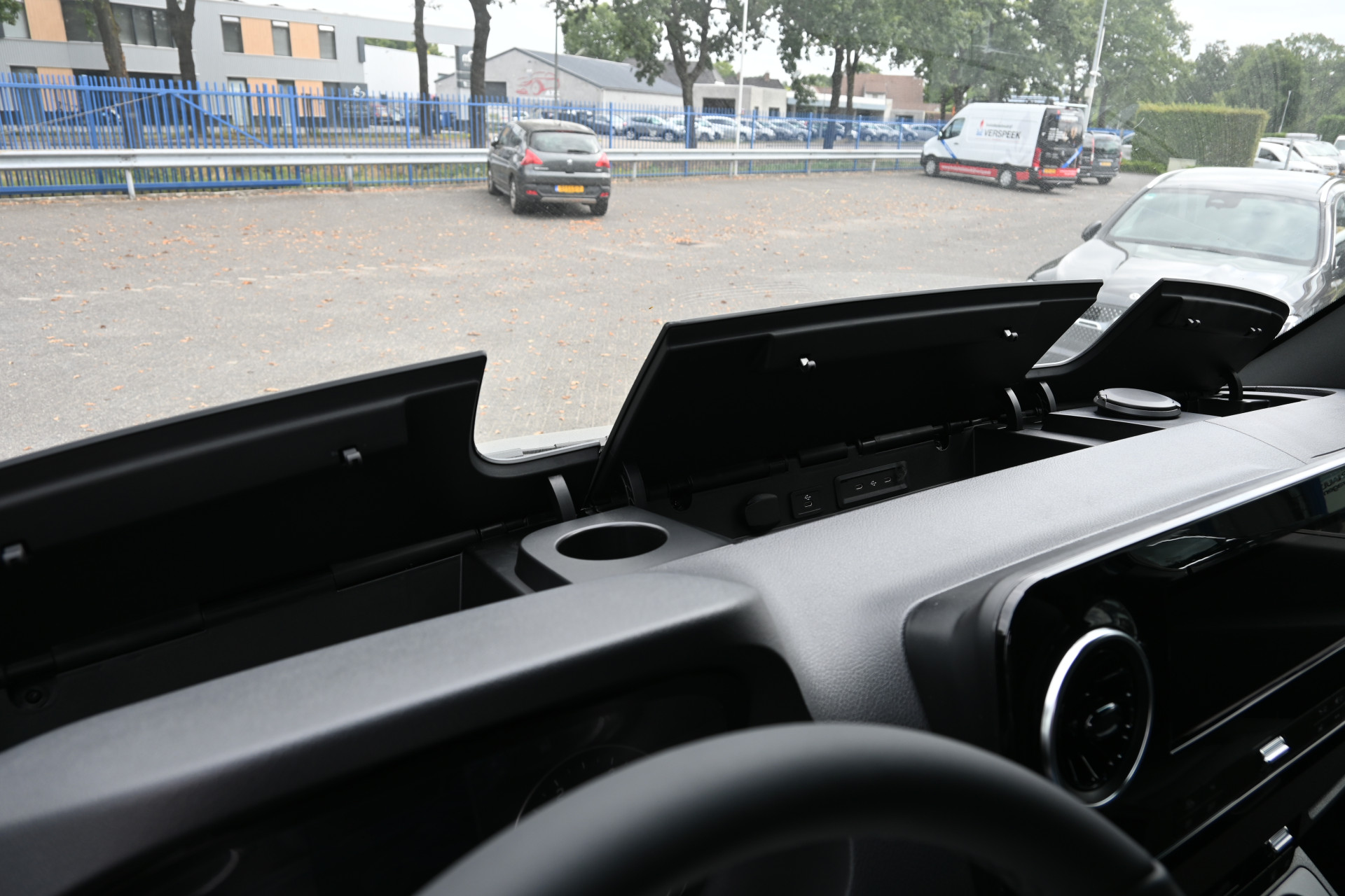 Mercedes-Benz Sprinter 11