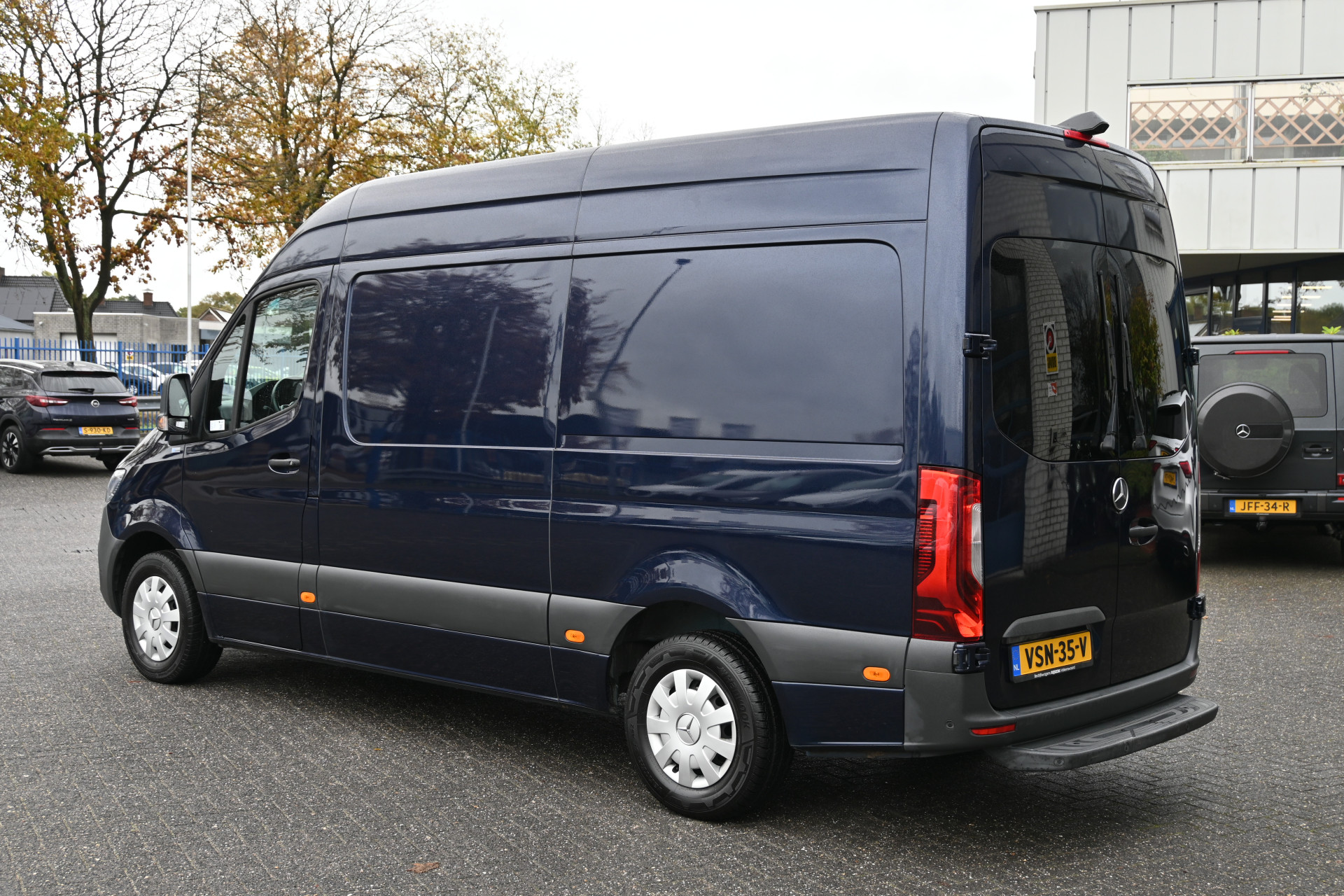 Mercedes-Benz Sprinter 11