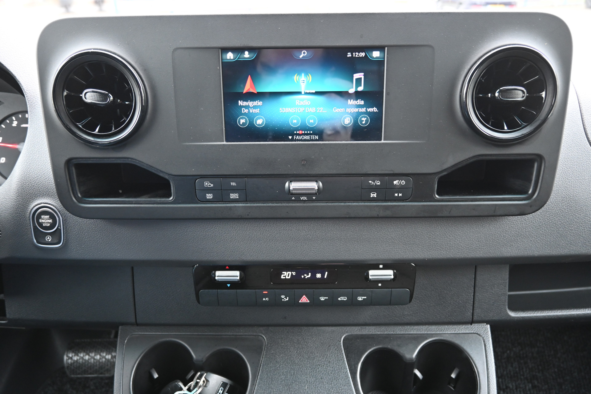 Mercedes-Benz Sprinter 4