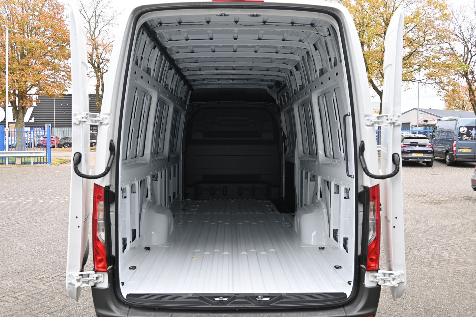 Mercedes-Benz Sprinter 10