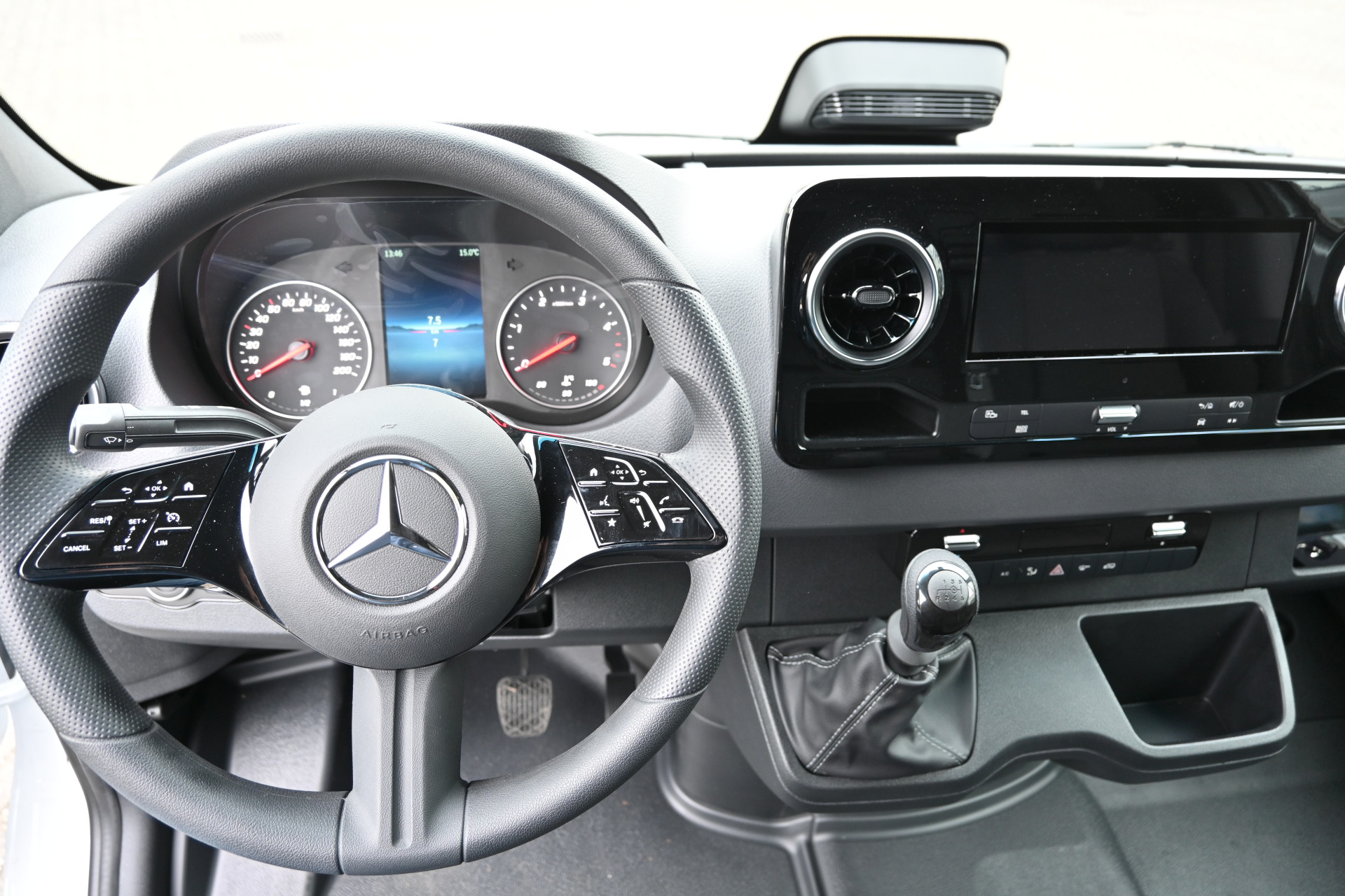 Mercedes-Benz Sprinter 11