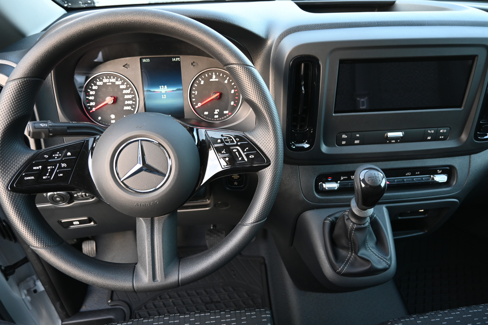 Mercedes-Benz Vito 11