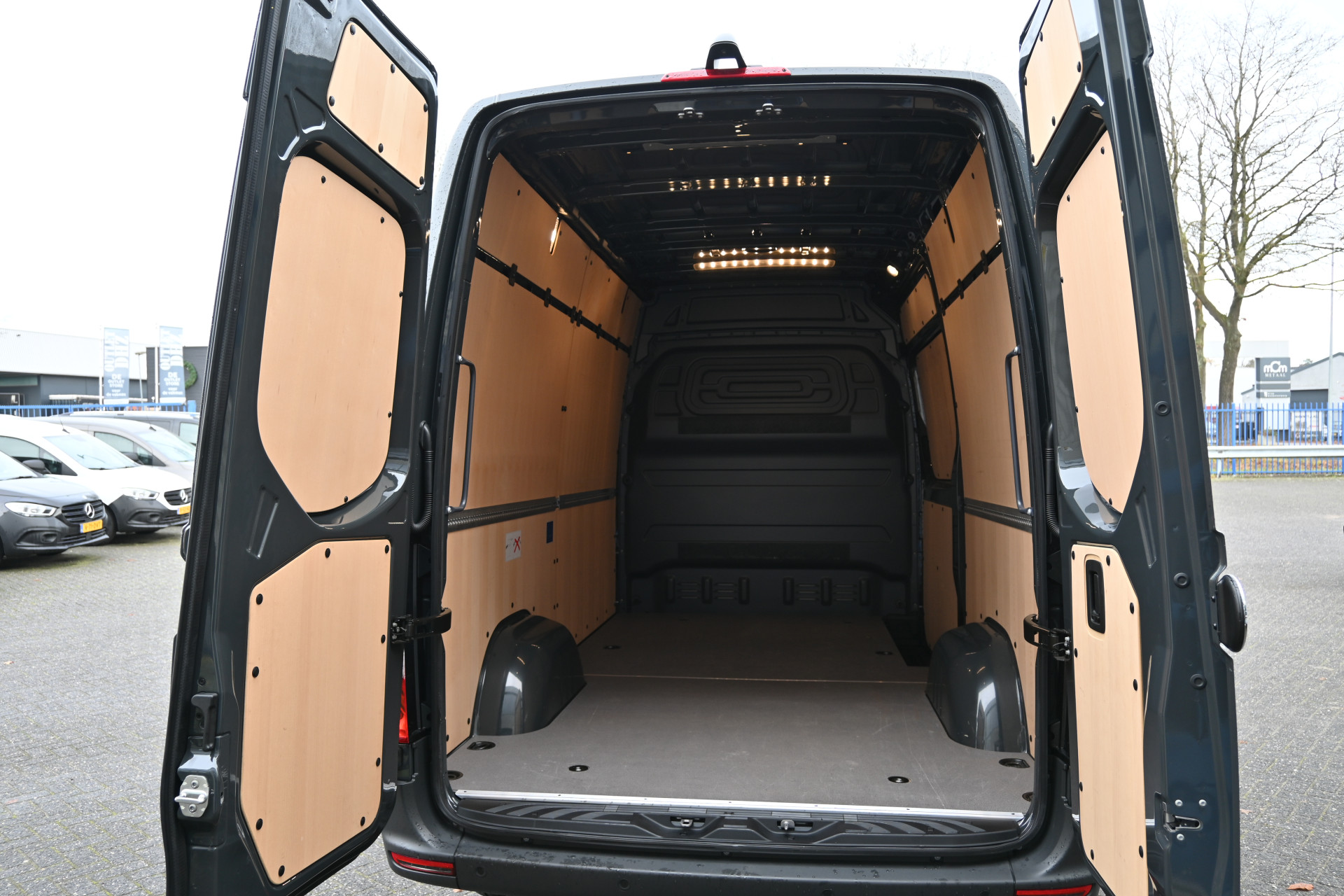 Mercedes-Benz eSprinter 5