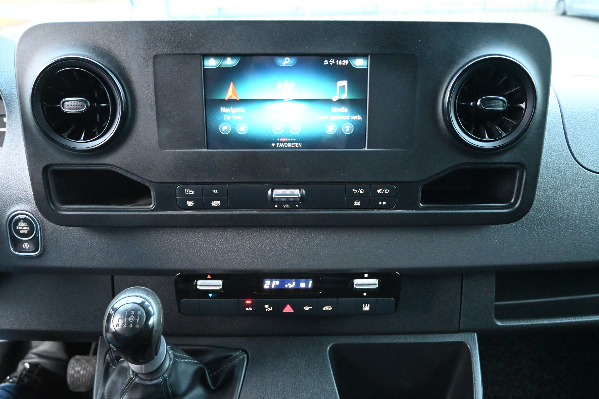 Mercedes-Benz Sprinter 4