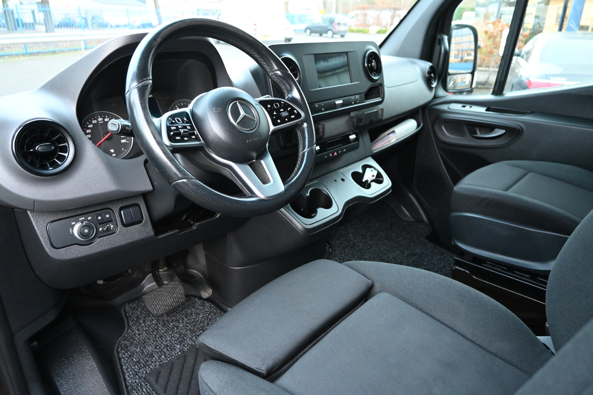 Mercedes-Benz Sprinter 4