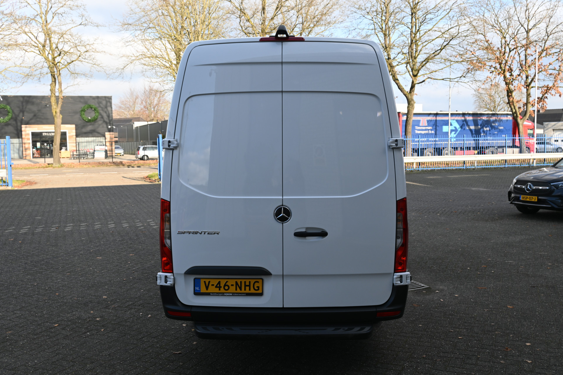Mercedes-Benz Sprinter 11