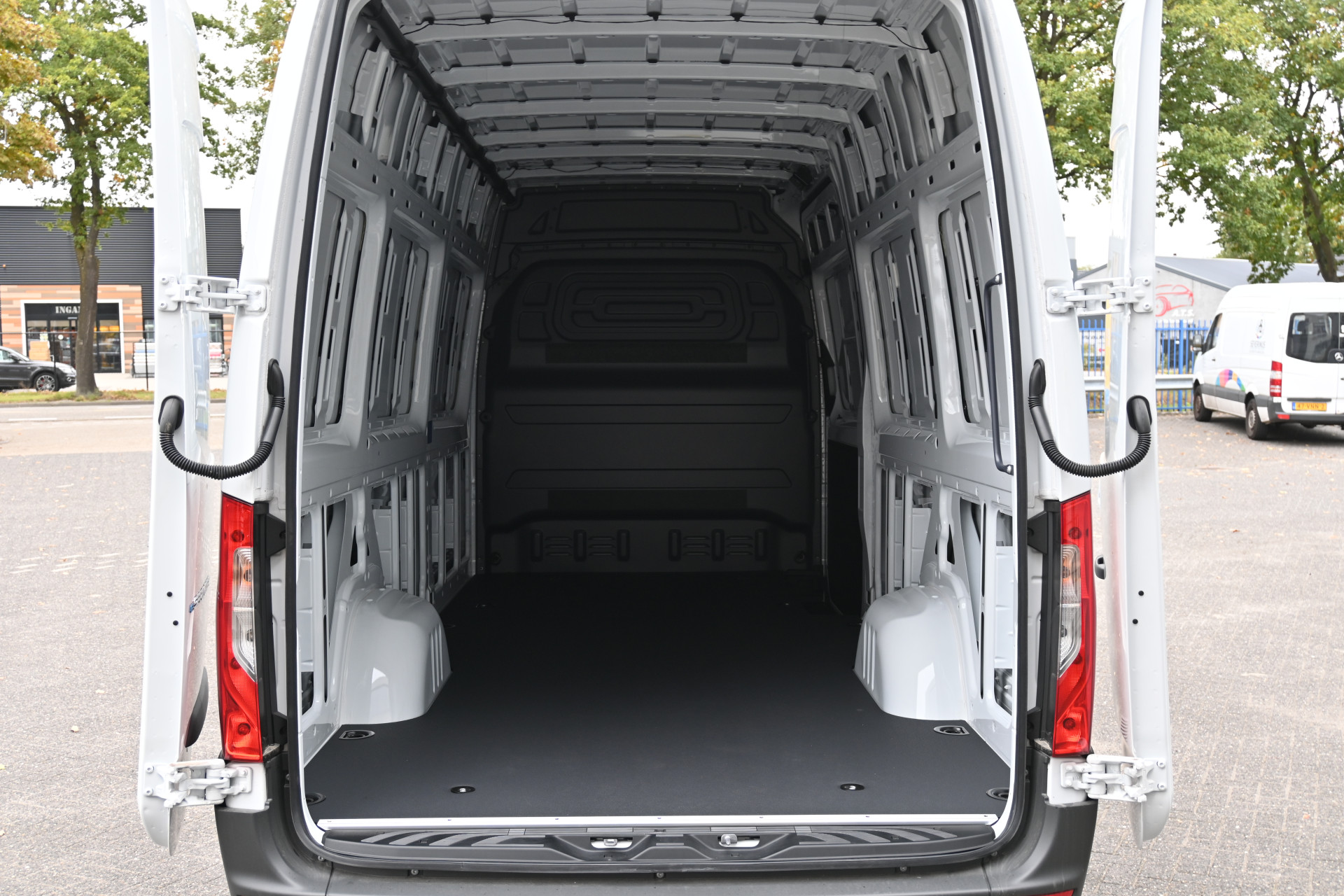 Mercedes-Benz eSprinter 10