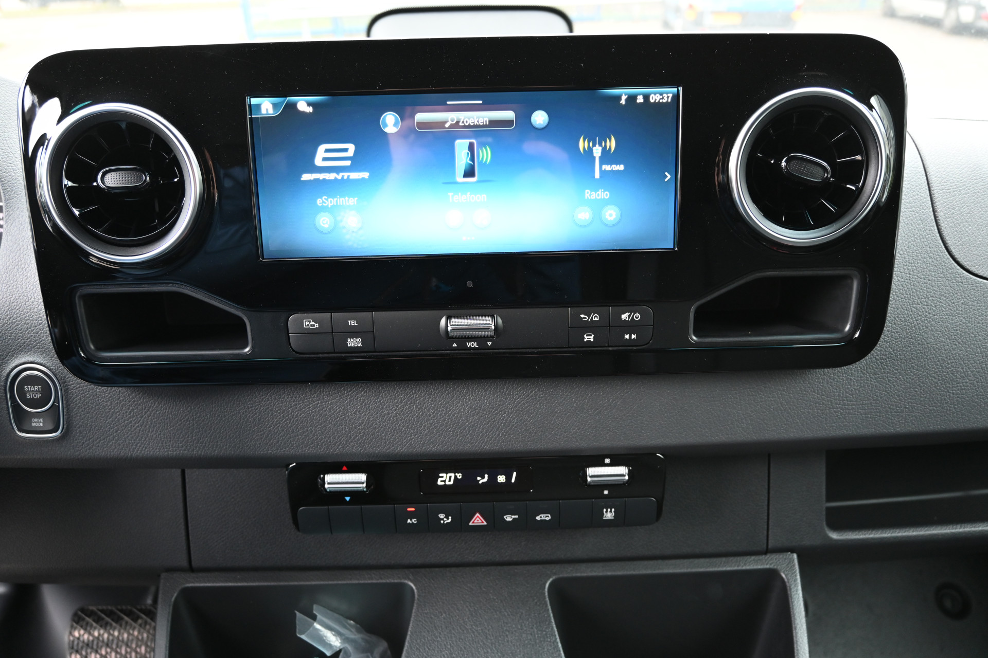 Mercedes-Benz eSprinter 4