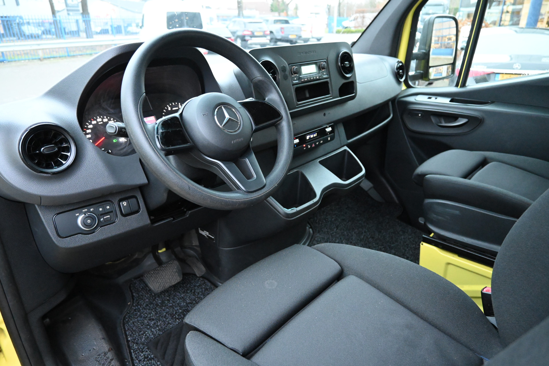 Mercedes-Benz Sprinter 4