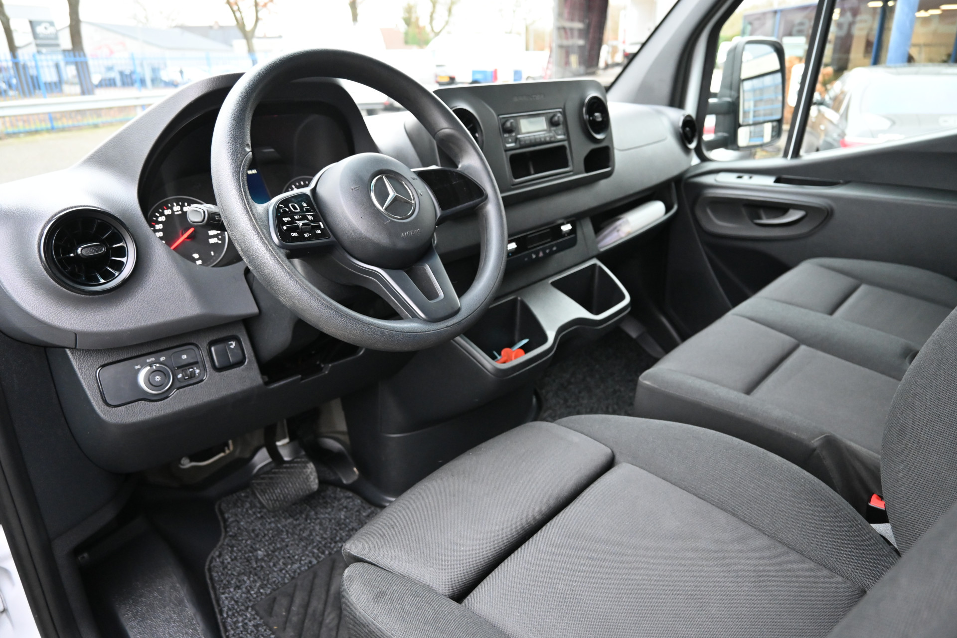 Mercedes-Benz Sprinter 4