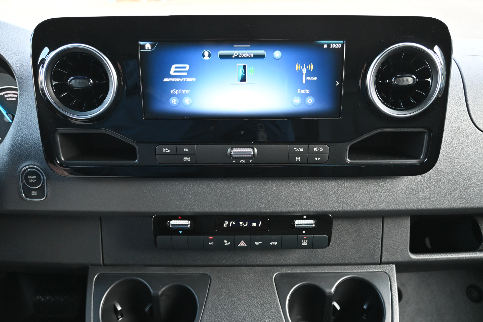 Mercedes-Benz eSprinter 4