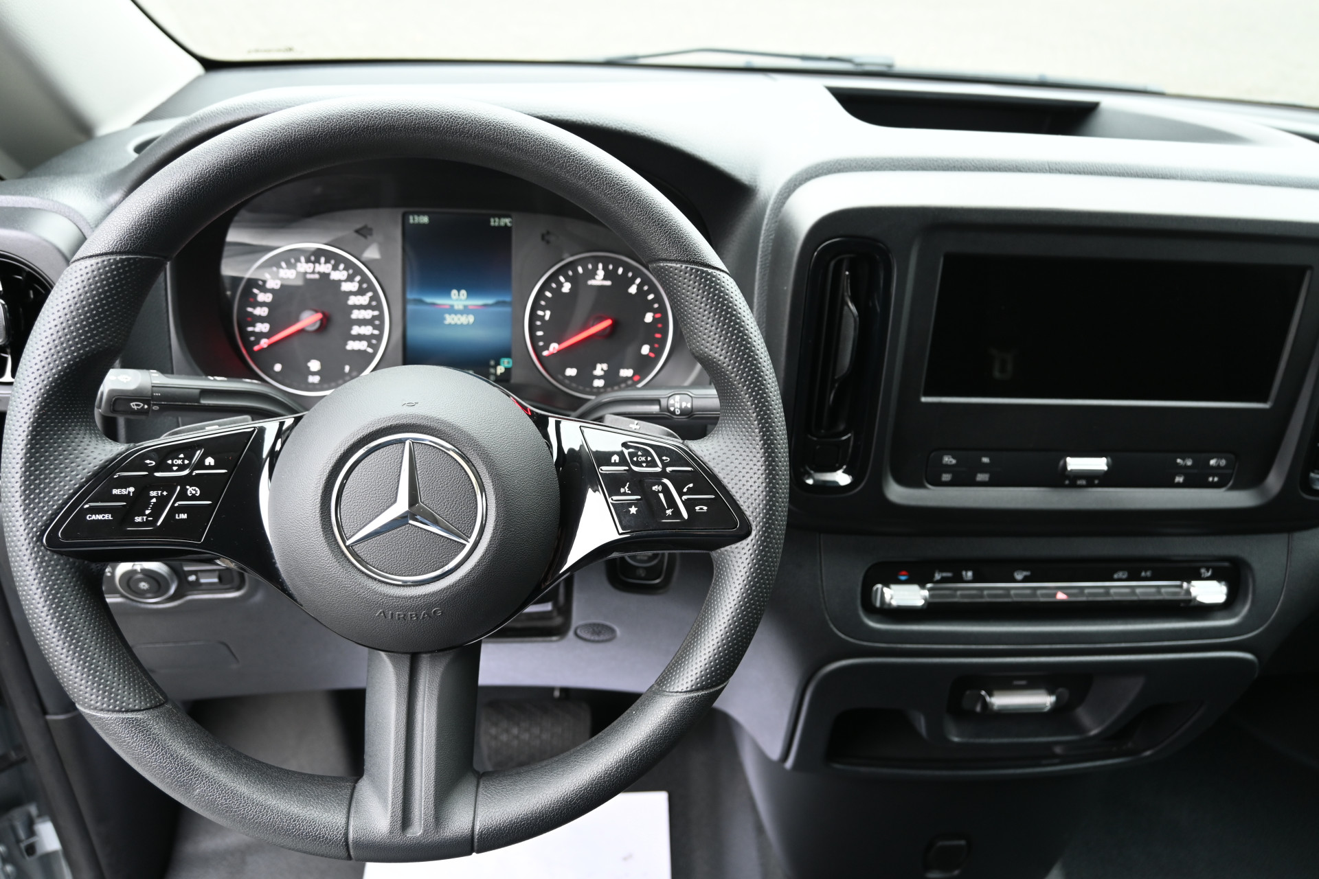 Mercedes-Benz Vito 13