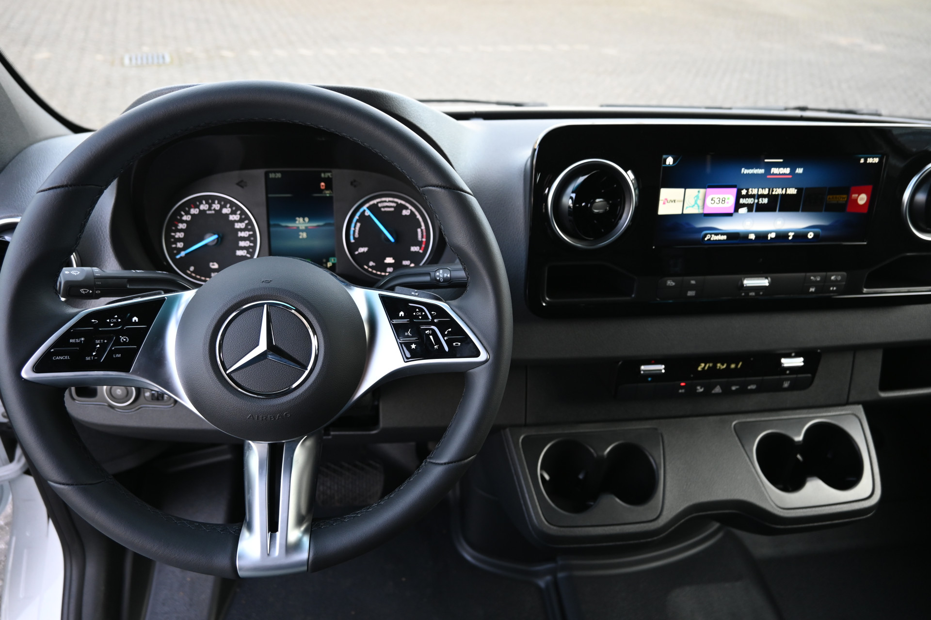 Mercedes-Benz eSprinter 11