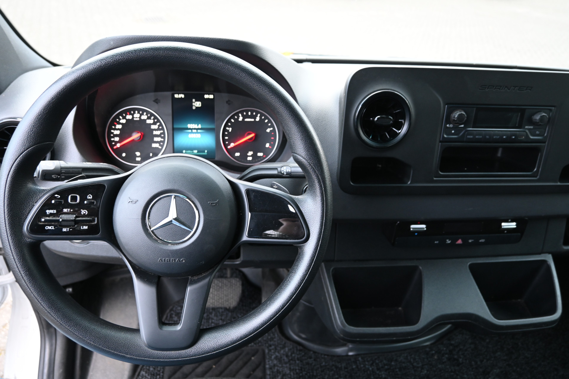 Mercedes-Benz Sprinter 11