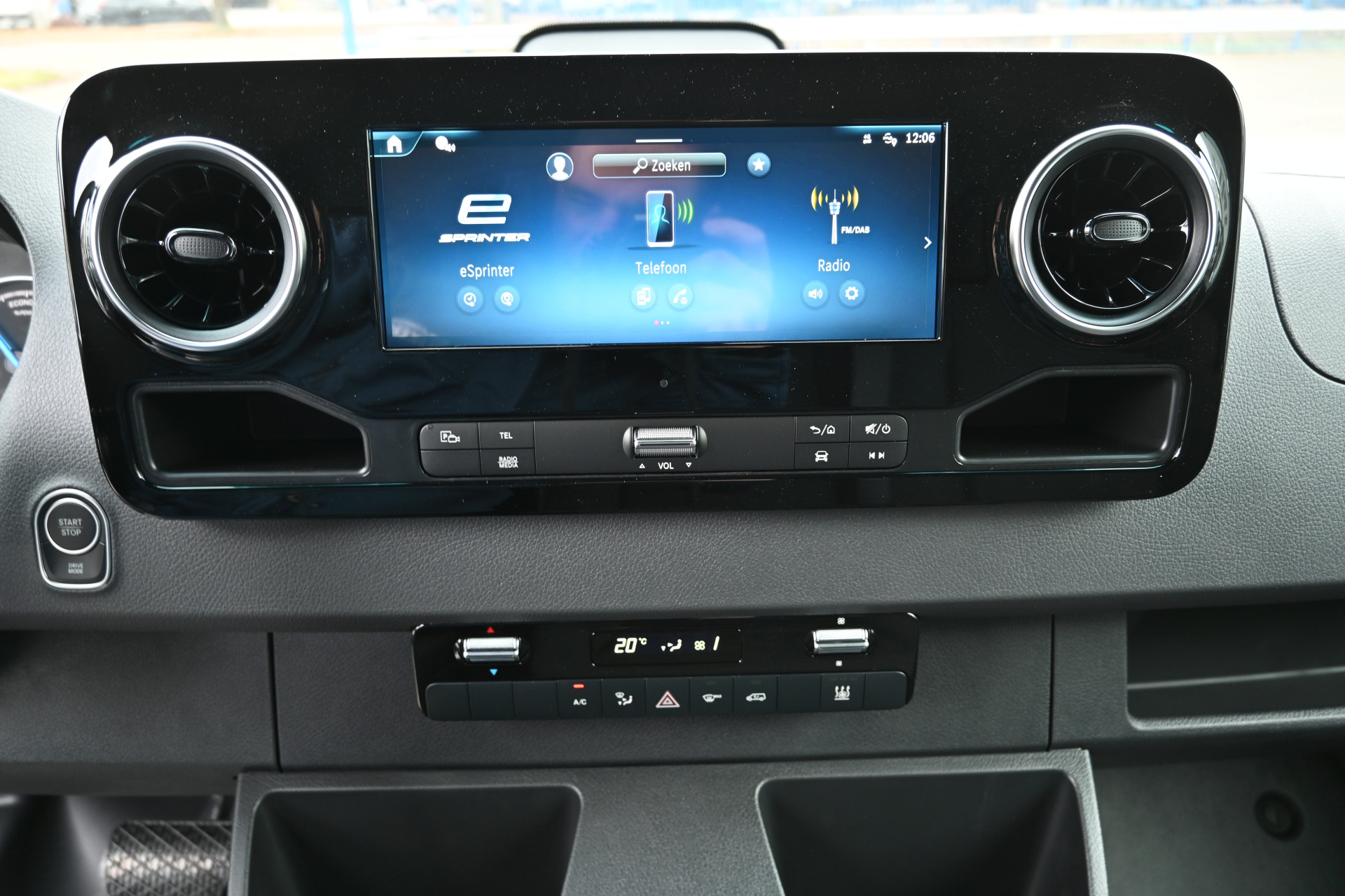 Mercedes-Benz eSprinter 4