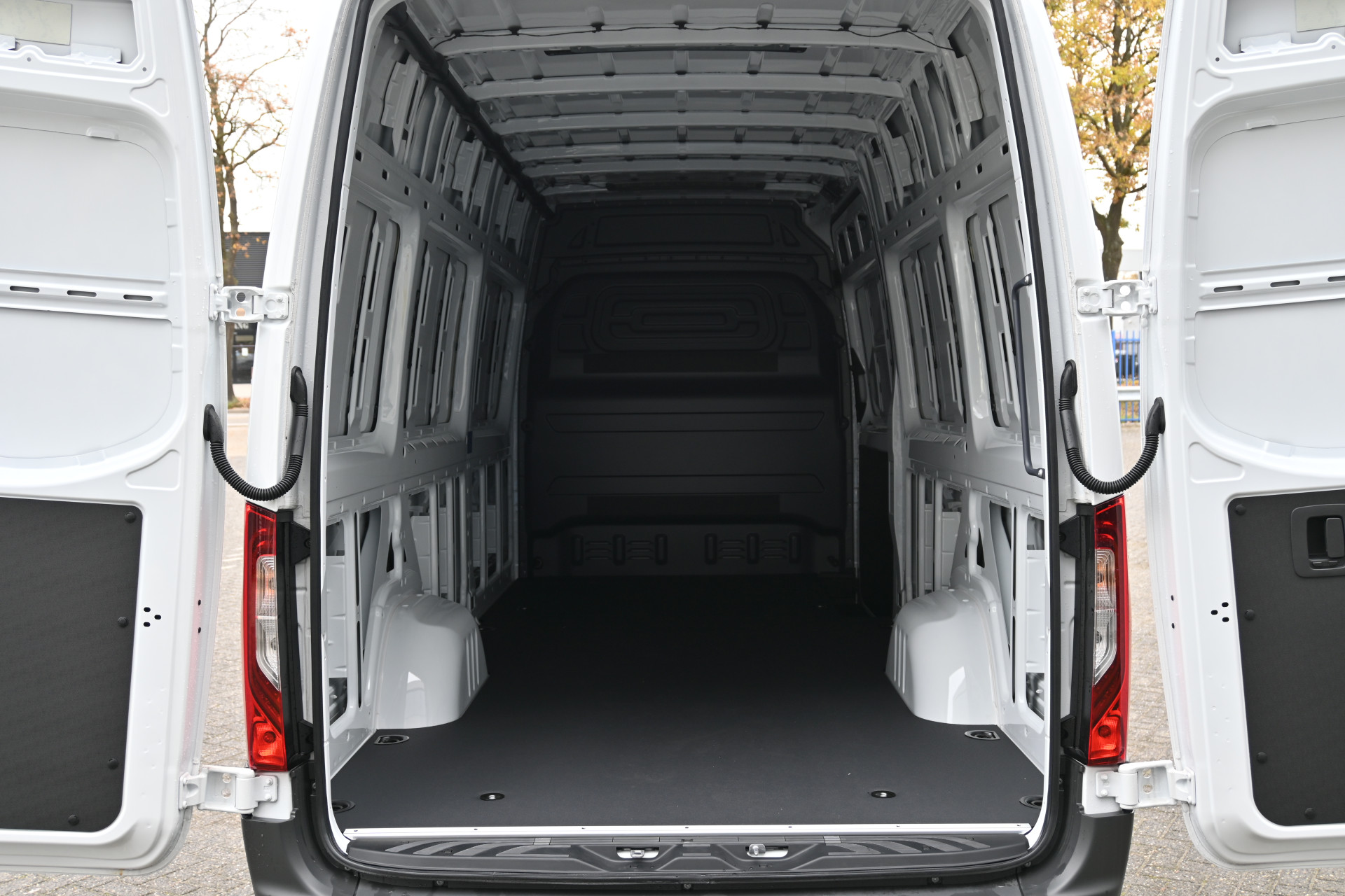 Mercedes-Benz eSprinter 10