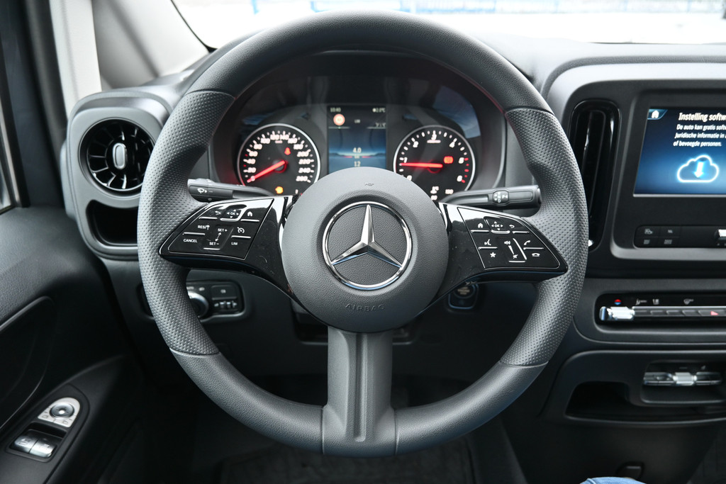 Mercedes-Benz Vito 13