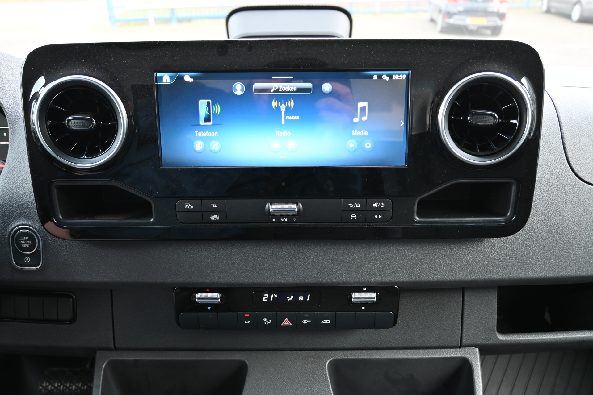 Mercedes-Benz Sprinter 4