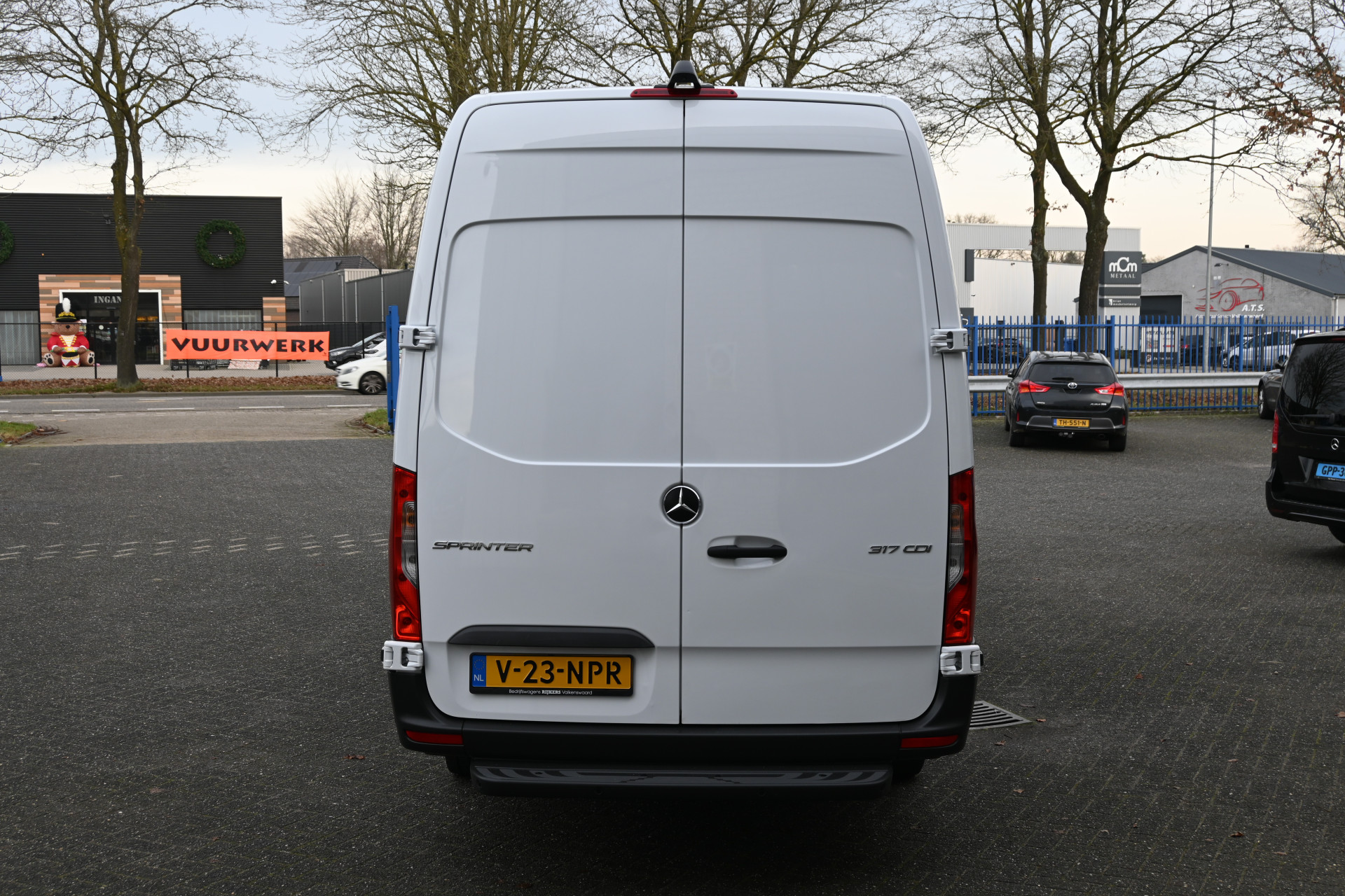 Mercedes-Benz Sprinter 11